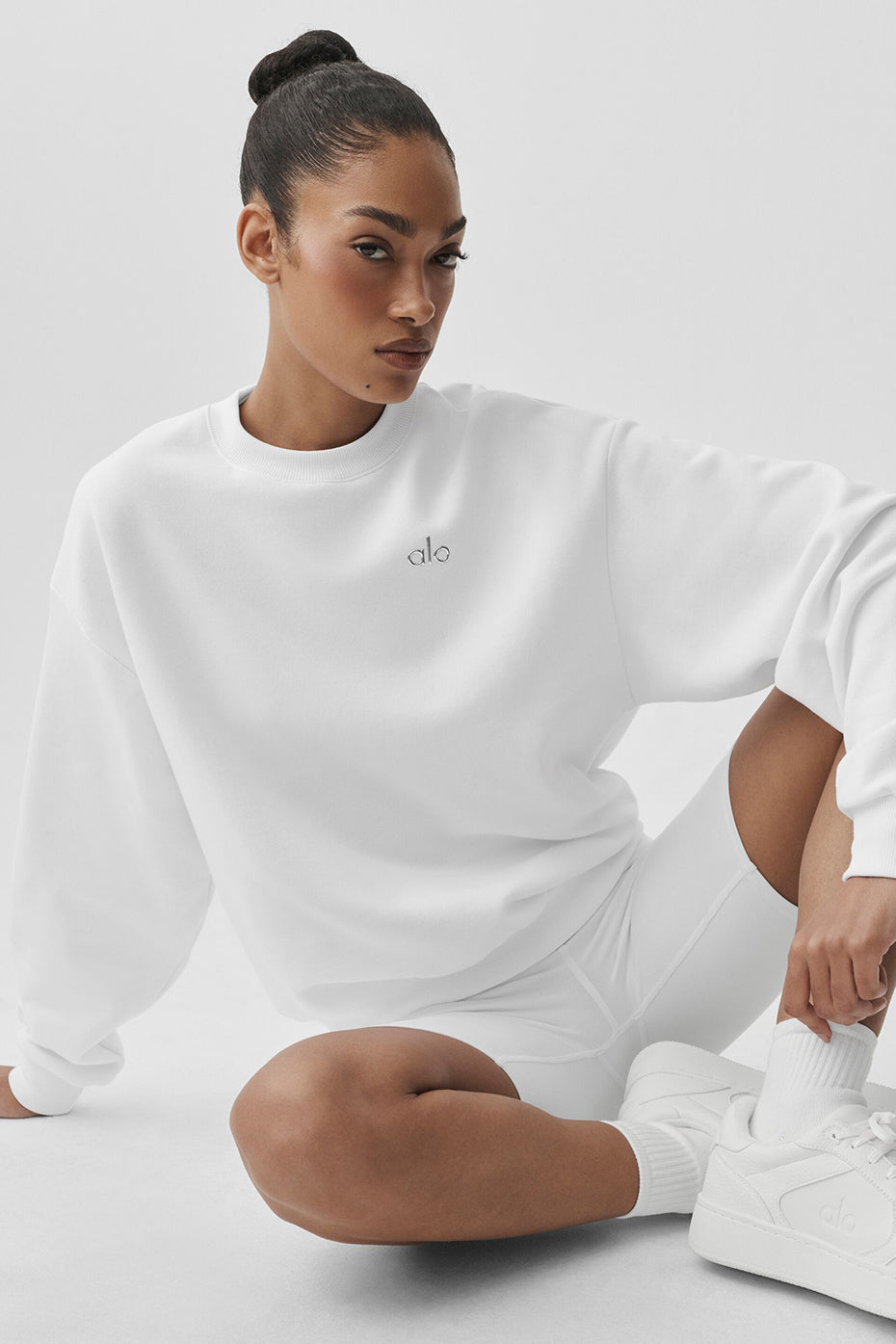 Alo Yoga Accolade Crew Neck Pullover - White