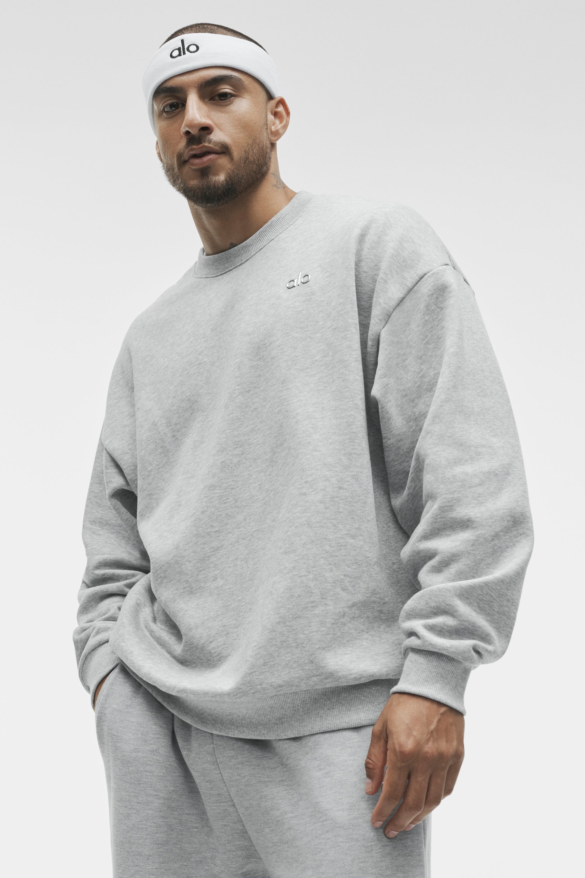 Alo Yoga Accolade Crew Neck Pullover - Athletic Heather Grey