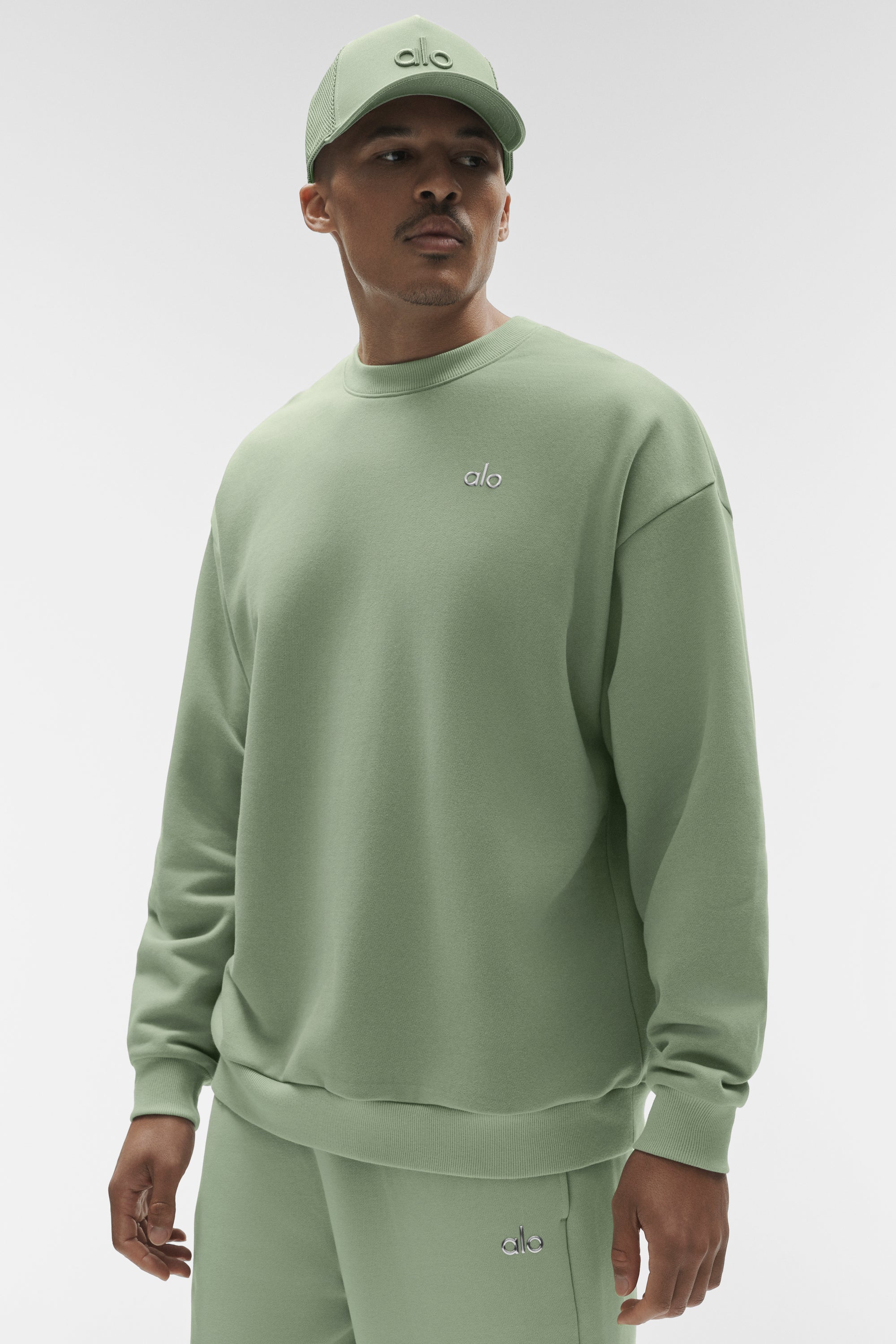 Alo Yoga Accolade Crew Neck Pullover - Dune Grass