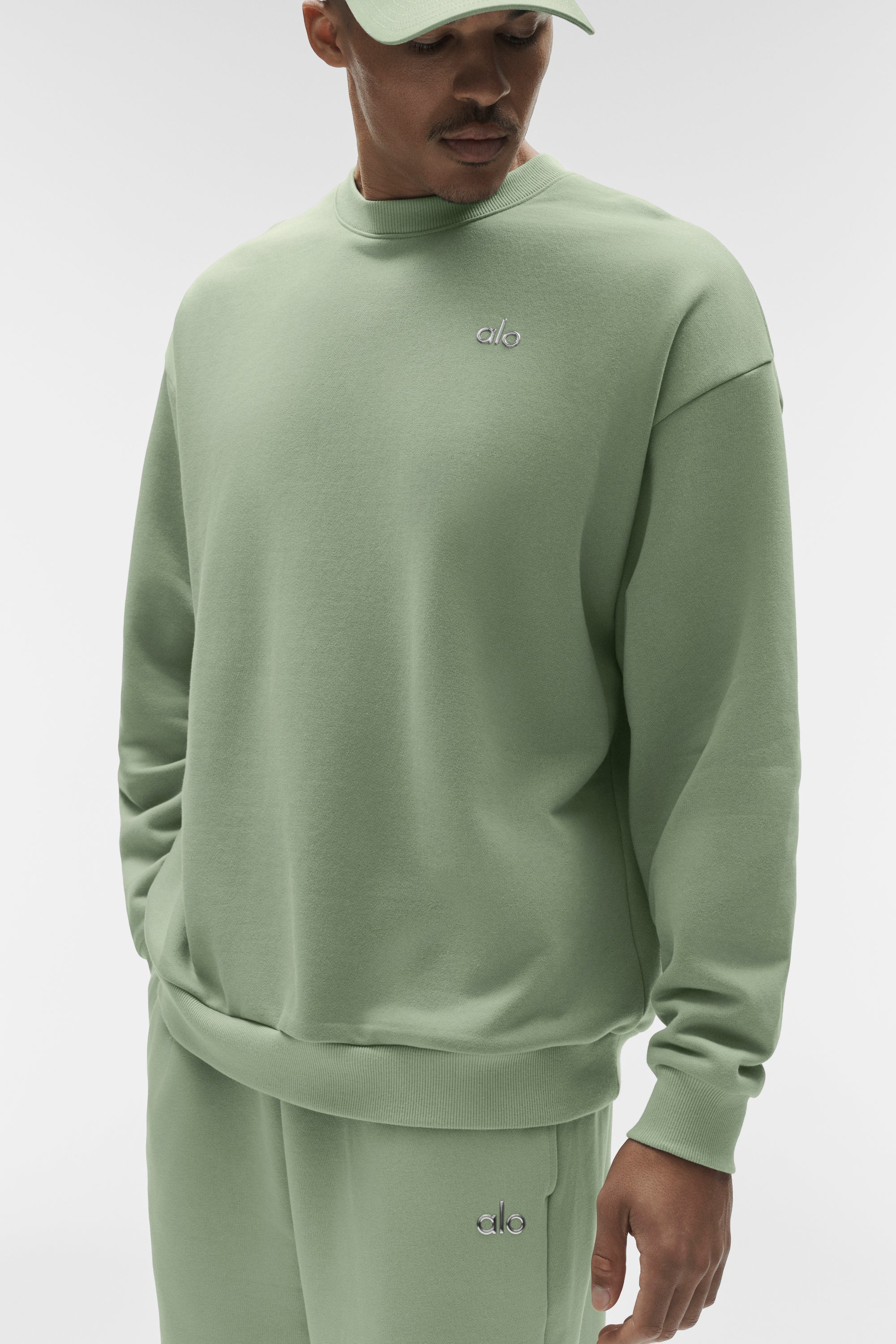 Alo Yoga Accolade Crew Neck Pullover - Dune Grass