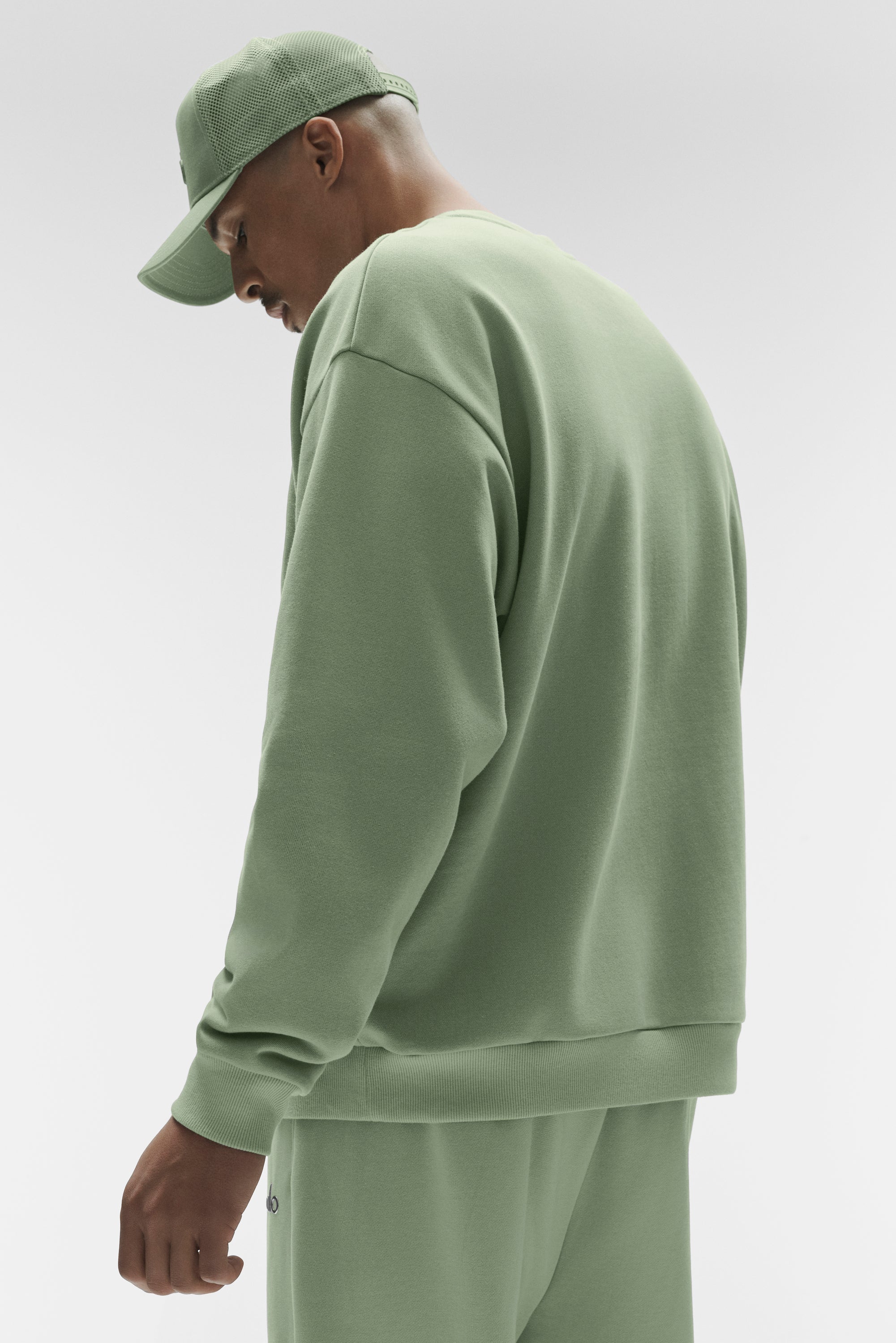 Alo Yoga Accolade Crew Neck Pullover - Dune Grass