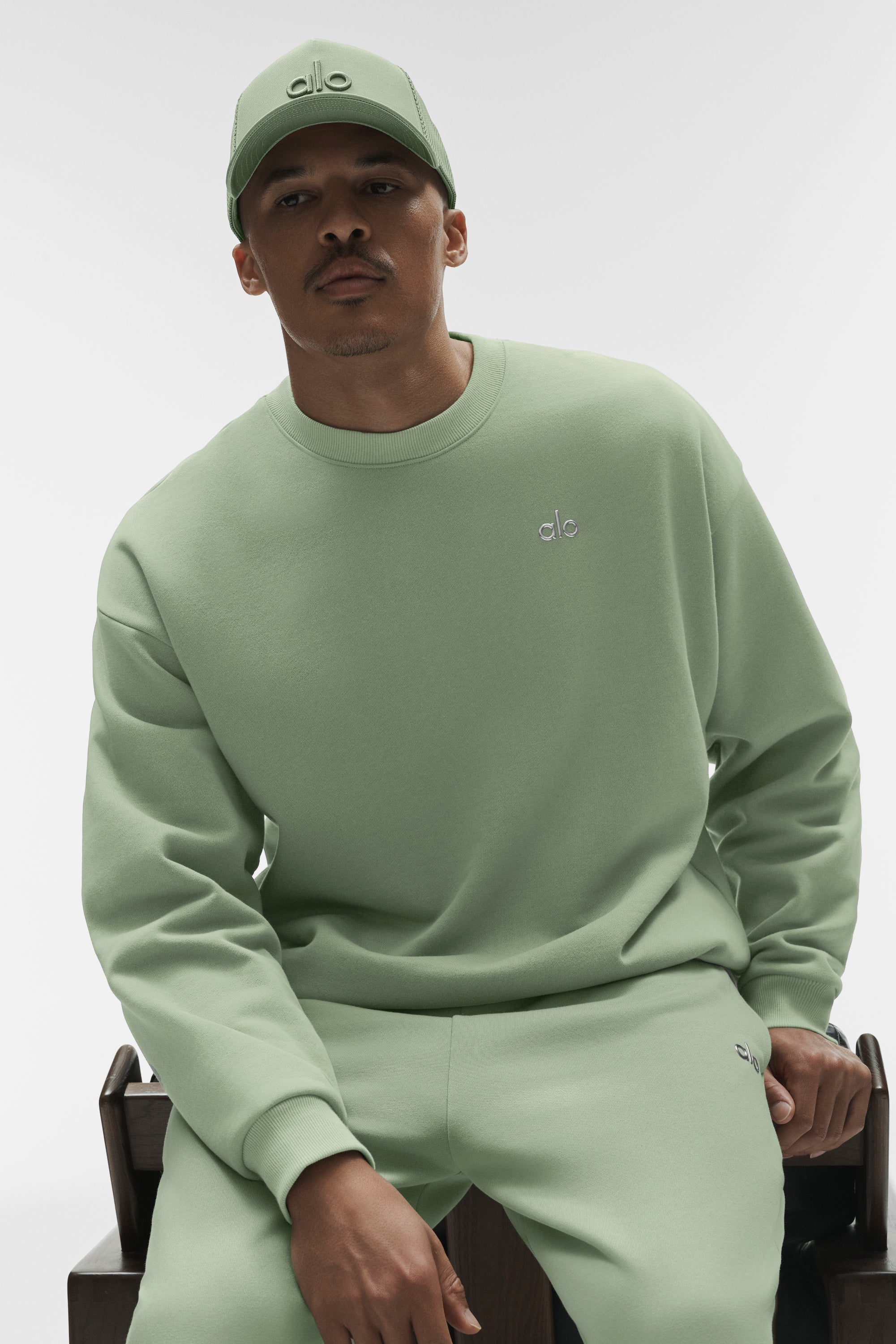 Alo Yoga Accolade Crew Neck Pullover - Dune Grass