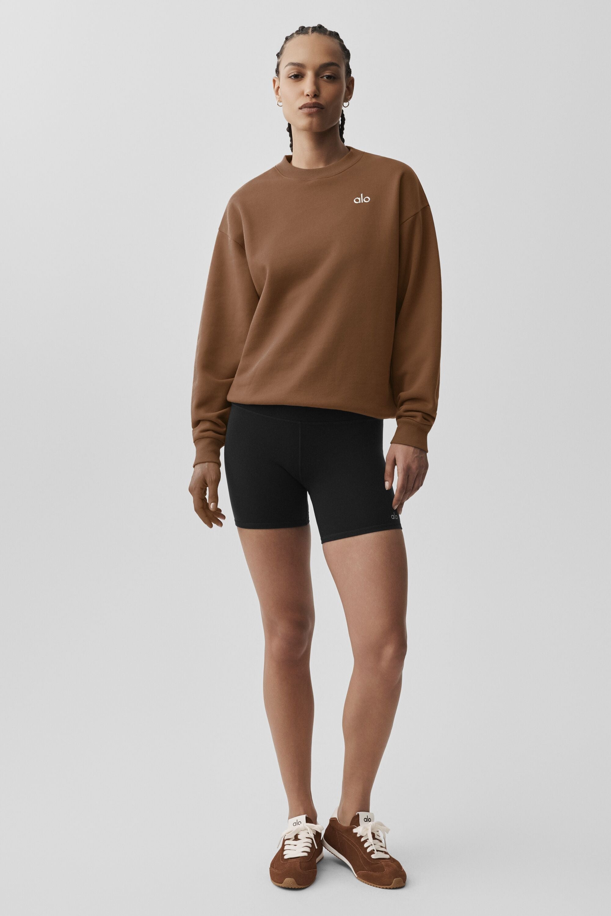 Alo Yoga Accolade Crew Neck Pullover - Sun Kissed Brown