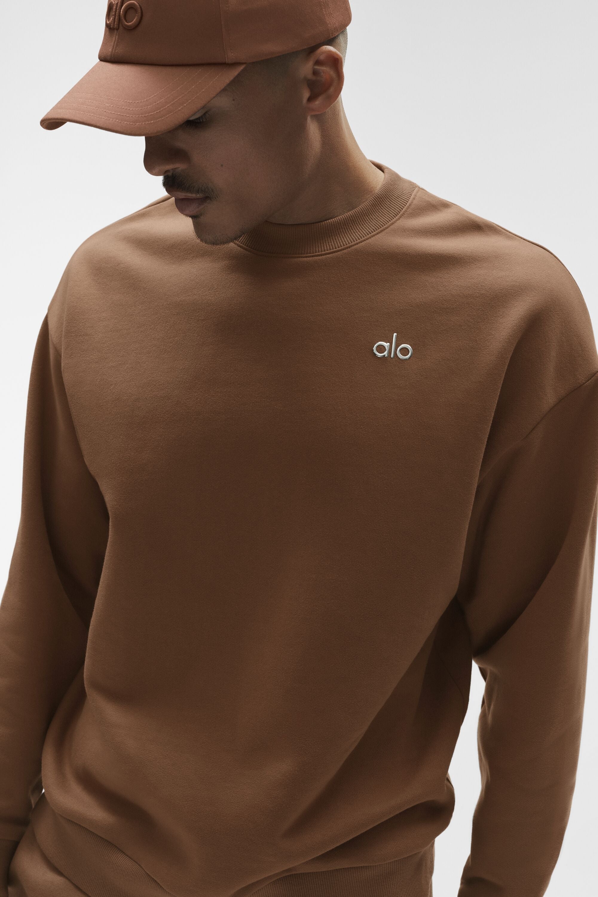 Alo Yoga Accolade Crew Neck Pullover - Sun Kissed Brown