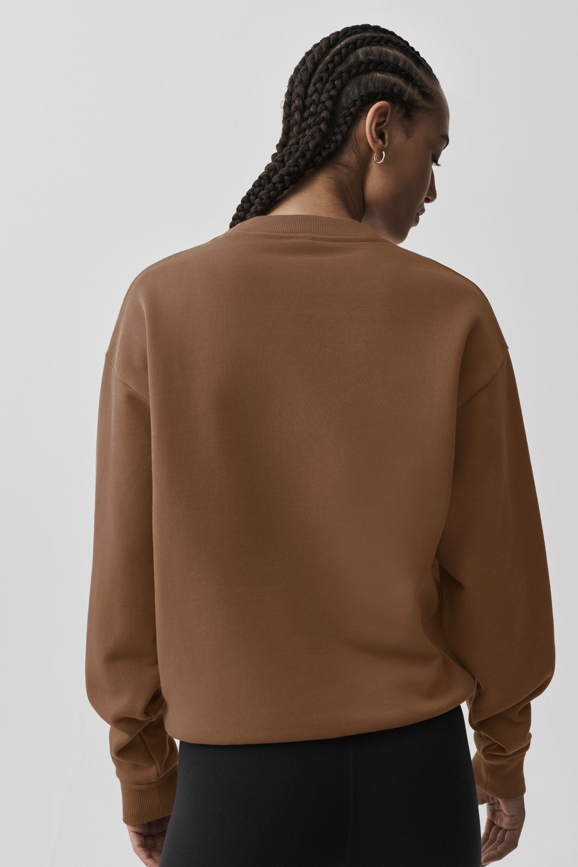Alo Yoga Accolade Crew Neck Pullover - Sun Kissed Brown