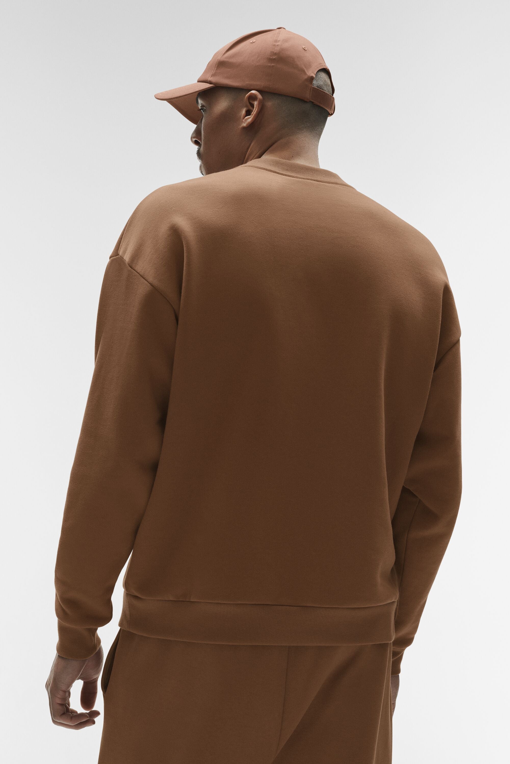Alo Yoga Accolade Crew Neck Pullover - Sun Kissed Brown