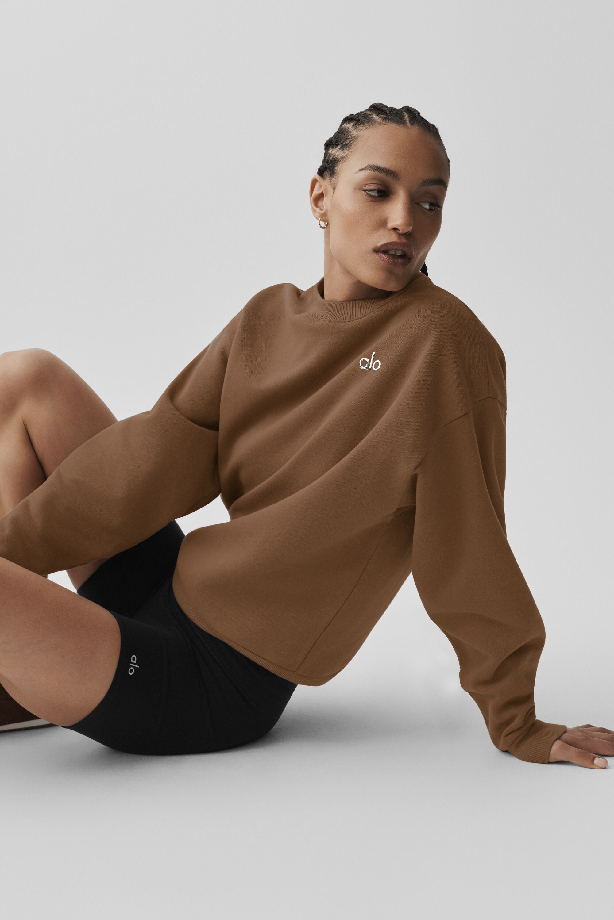 Alo Yoga Accolade Crew Neck Pullover - Sun Kissed Brown