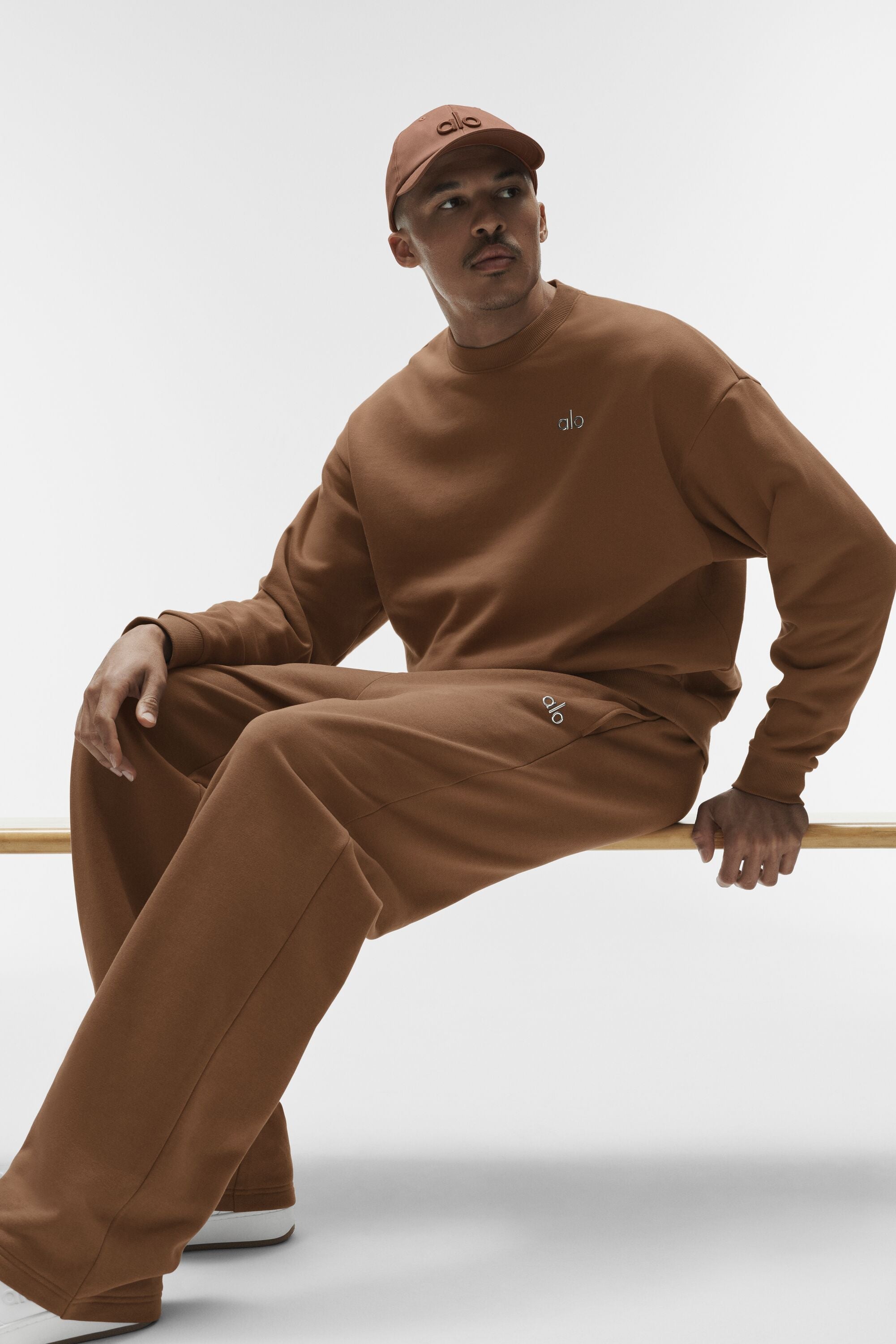 Alo Yoga Accolade Crew Neck Pullover - Sun Kissed Brown