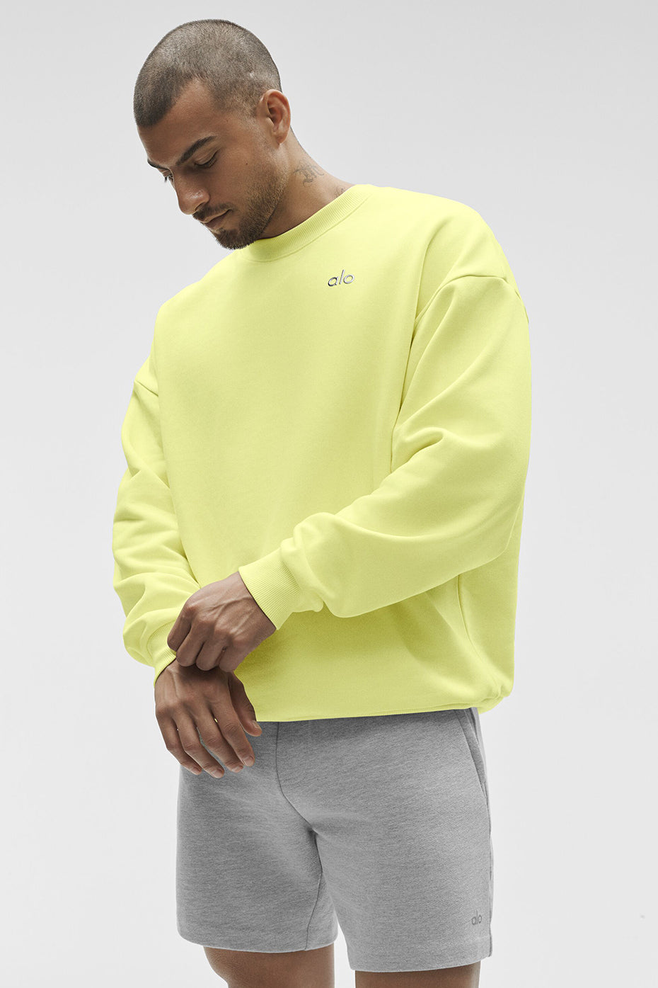 Alo Yoga Accolade Crew Neck Pullover - Sunshine