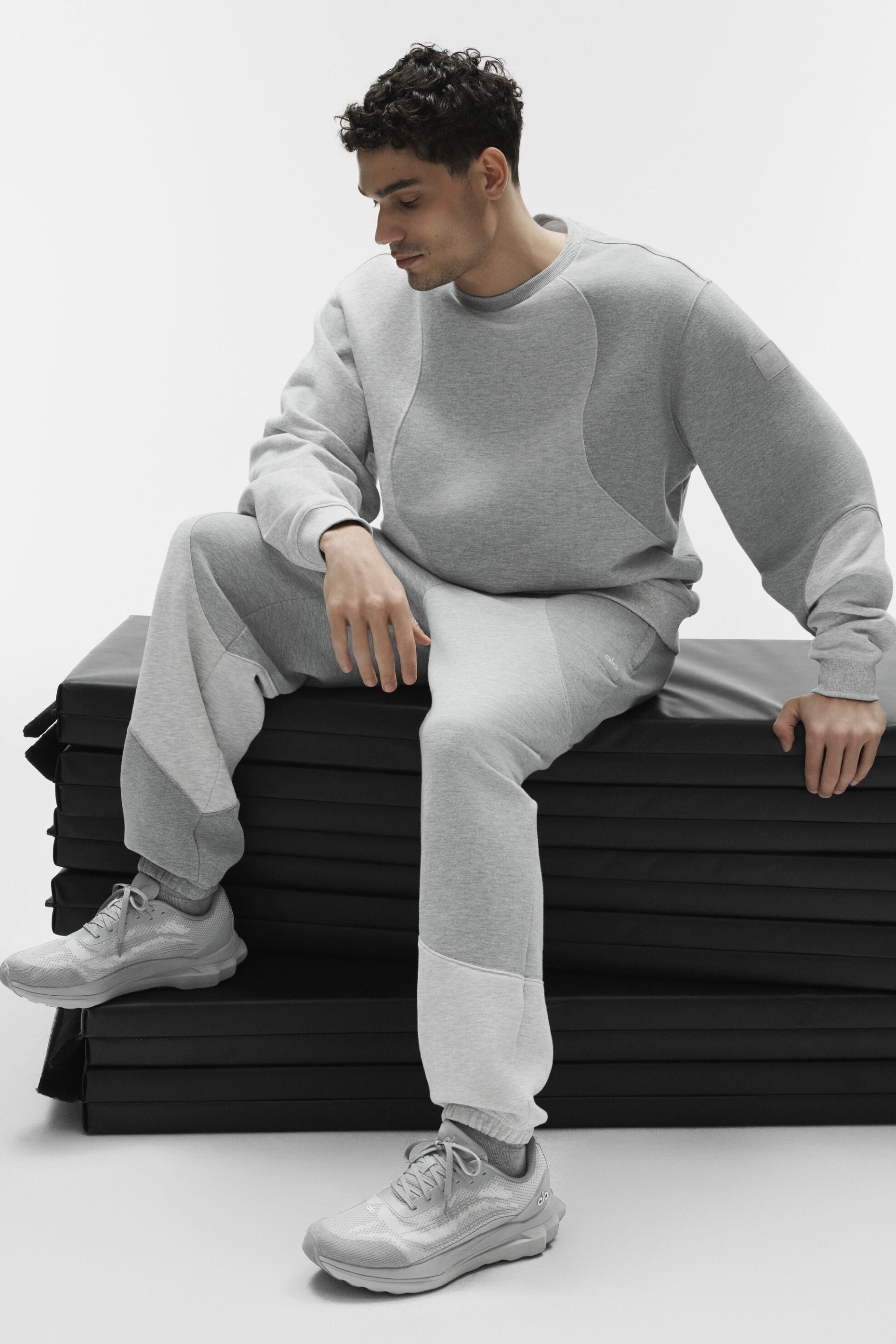 Alo Yoga Make Waves Crew Neck Pullover - Athletic Heather Grey Tonal