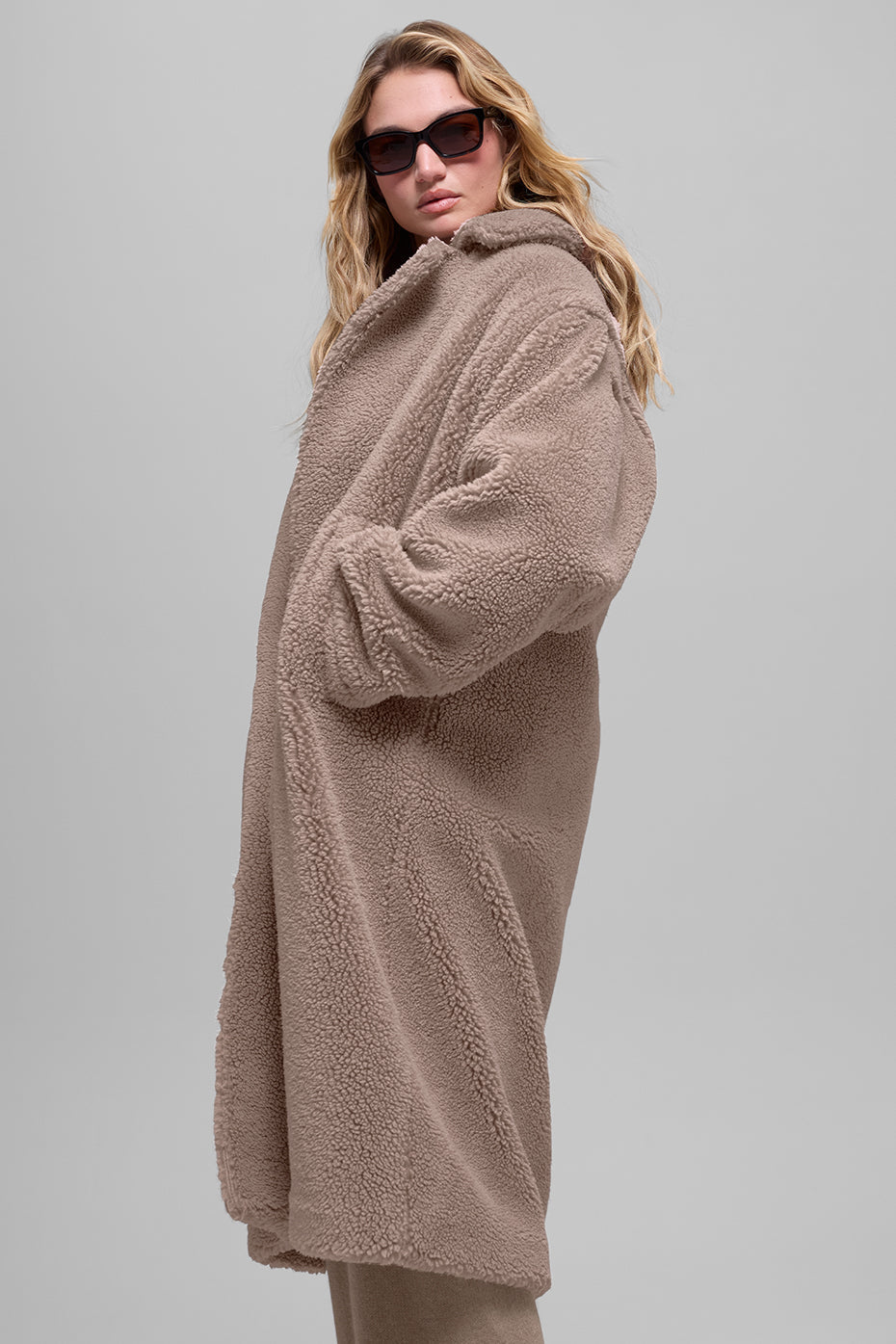 Alo Yoga Oversized Sherpa Trench - Chai Latte