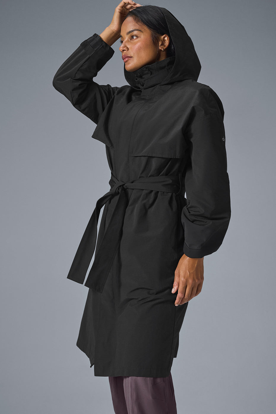 Alo Yoga Crinkle On The Move Trench - Black