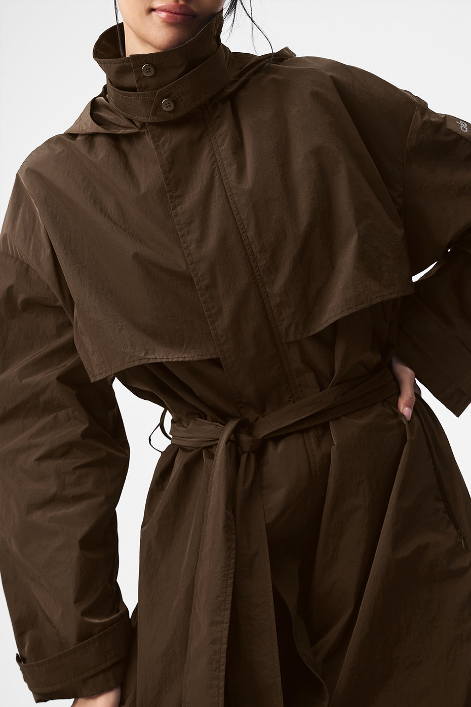 Alo Yoga Crinkle On The Move Trench - Espresso