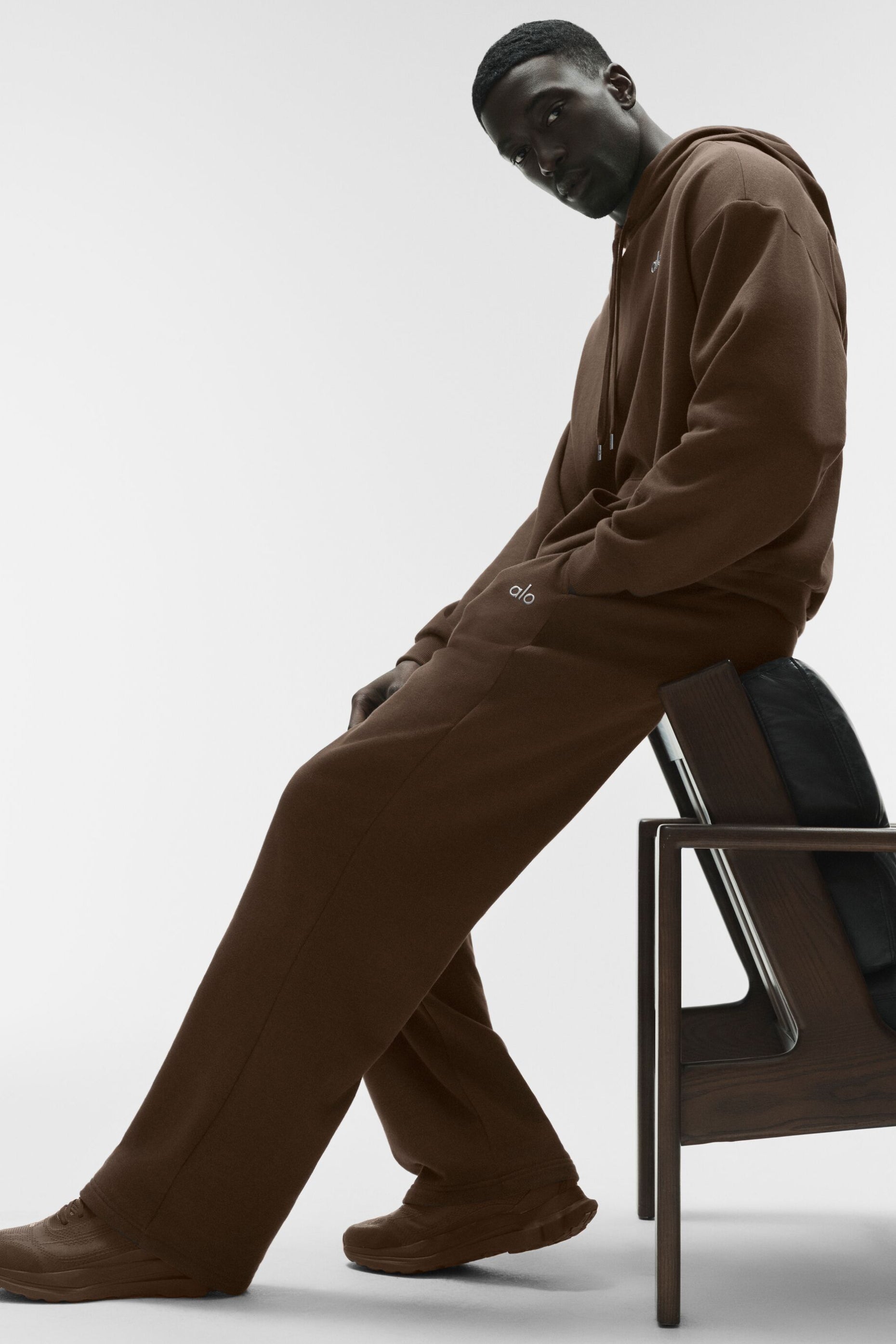 Alo Yoga Accolade Straight Leg Sweatpant - Espresso