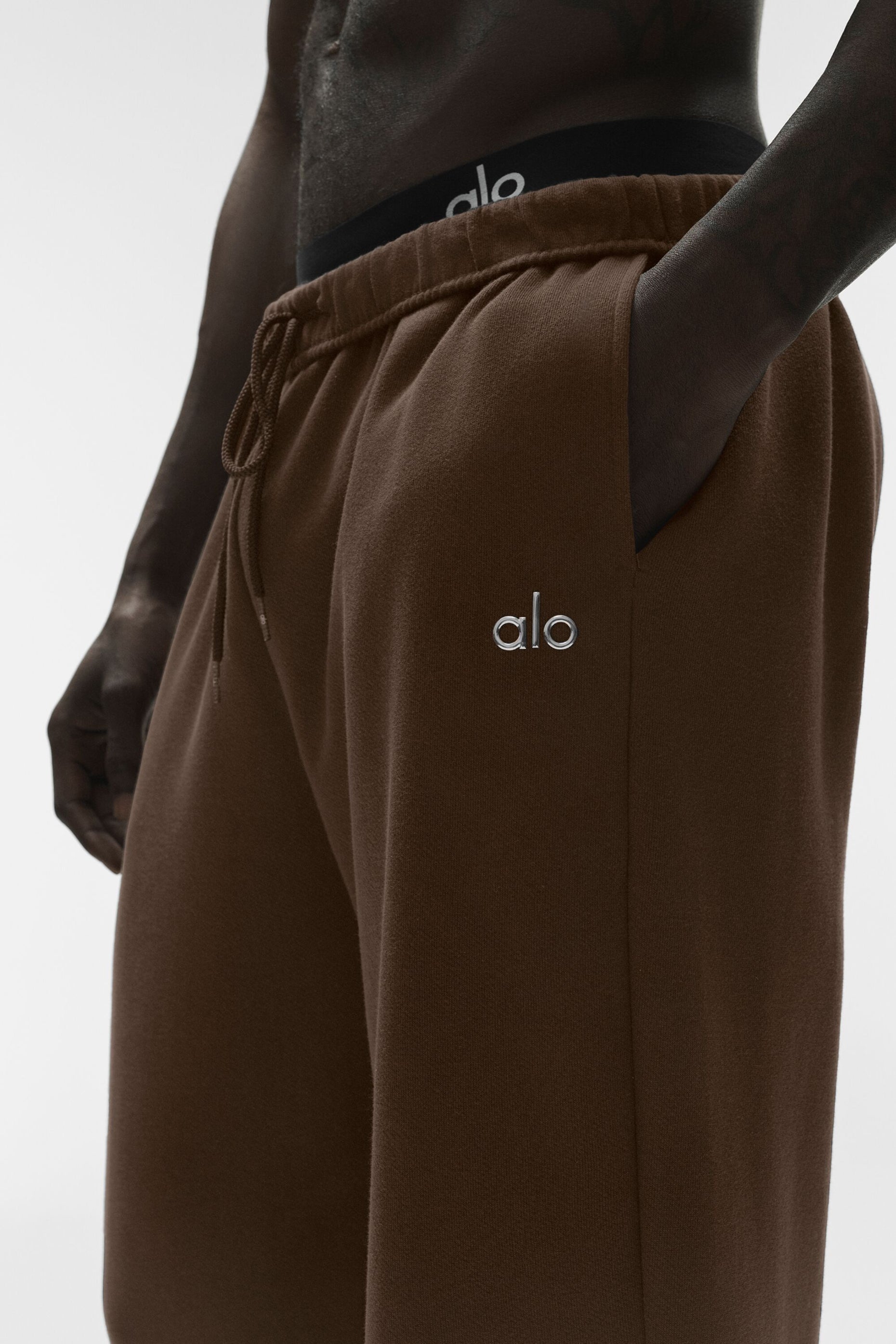 Alo Yoga Accolade Straight Leg Sweatpant - Espresso