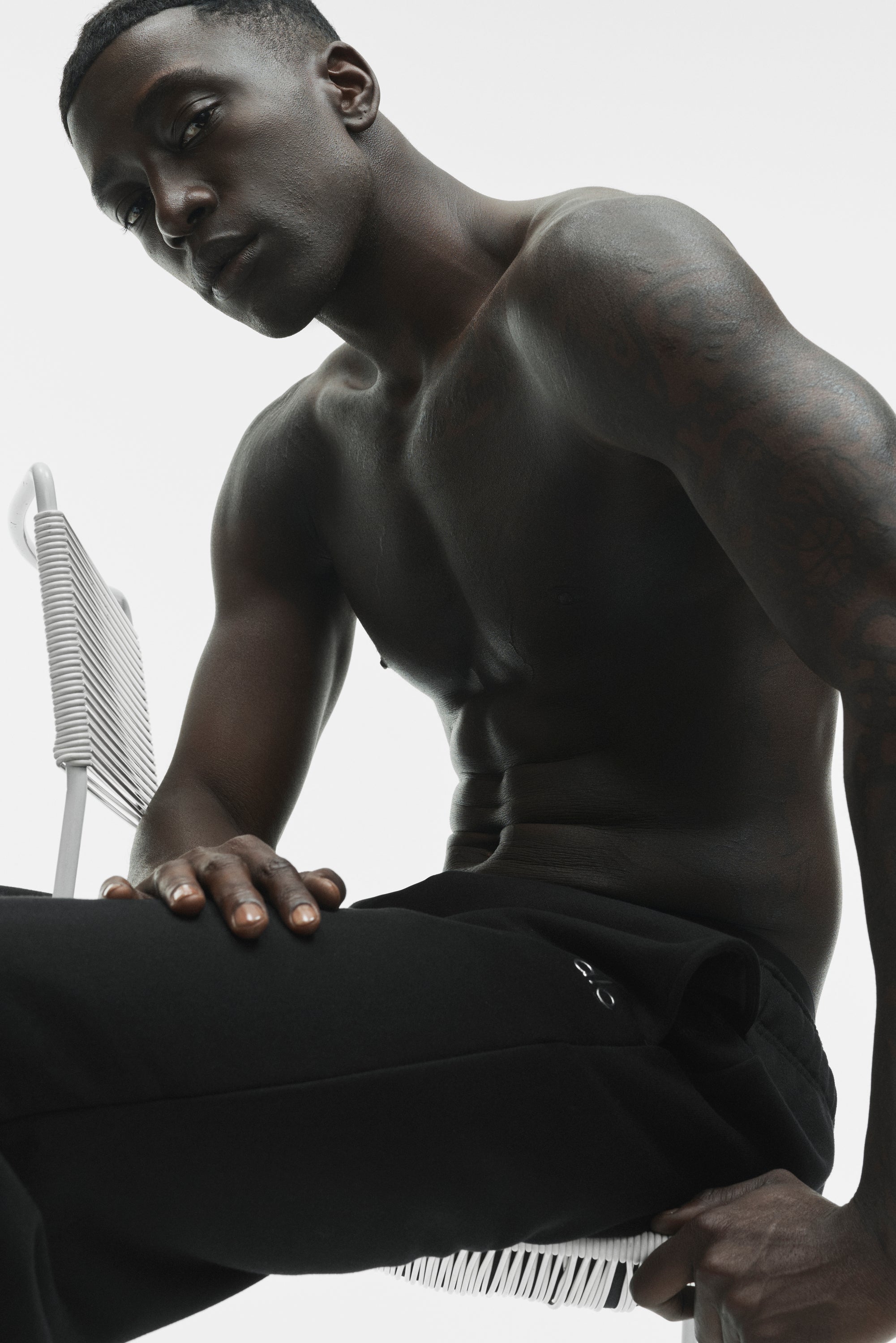 Alo Yoga Accolade Straight Leg Sweatpant - Black