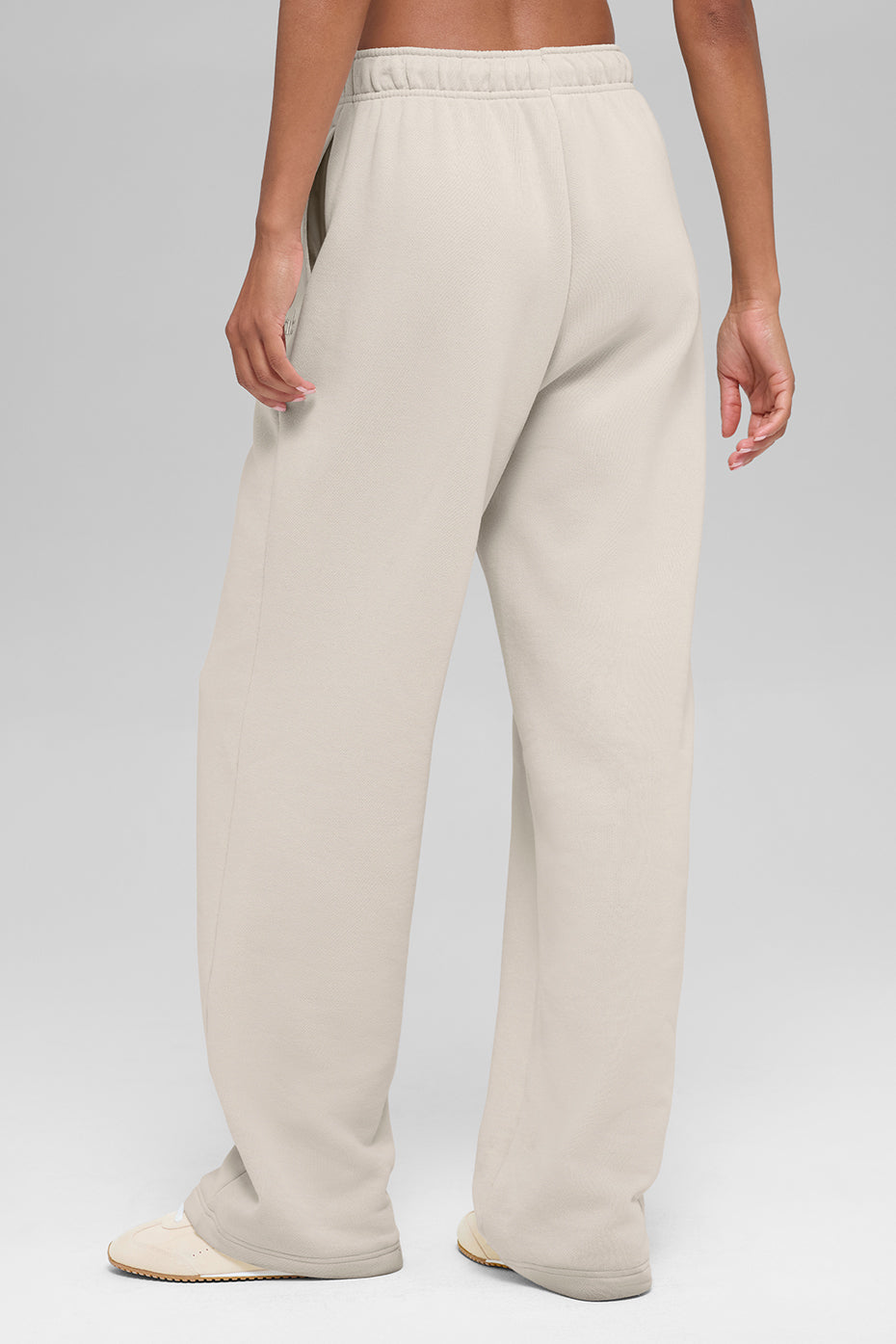 Alo Yoga Accolade Straight Leg Sweatpant - Bone