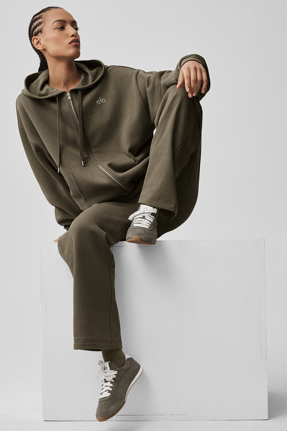 Alo Yoga Accolade Straight Leg Sweatpant - Olive Tree