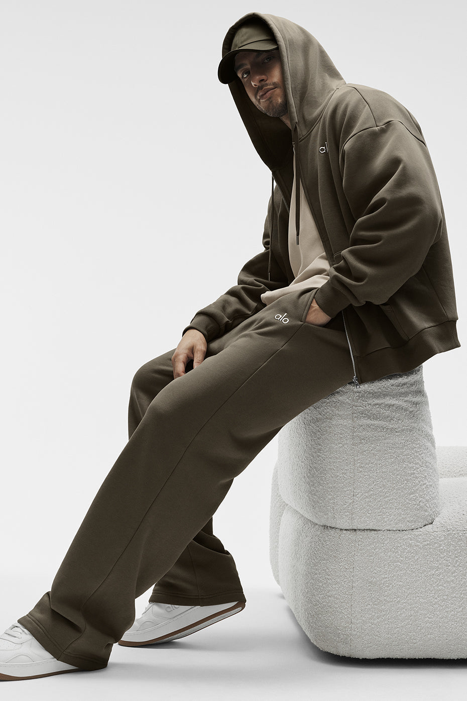 Alo Yoga Accolade Straight Leg Sweatpant - Olive Tree