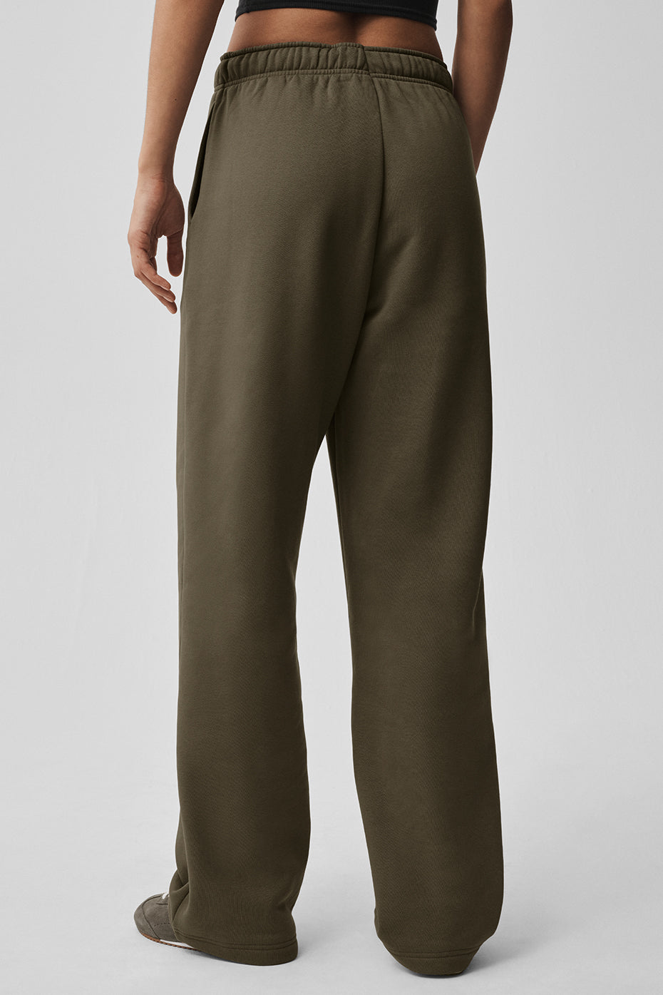 Alo Yoga Accolade Straight Leg Sweatpant - Olive Tree