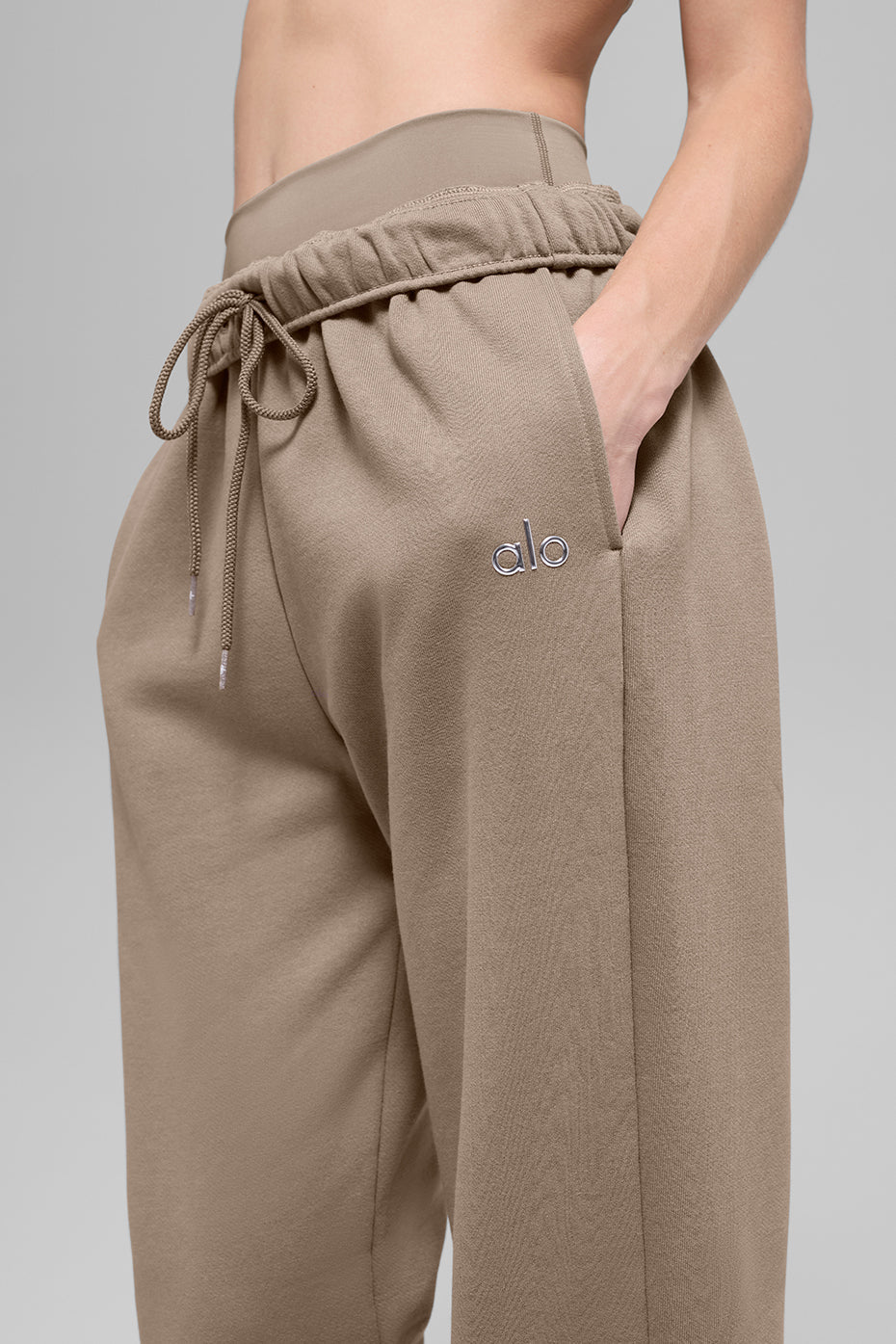 Alo Yoga Accolade Straight Leg Sweatpant - Gravel
