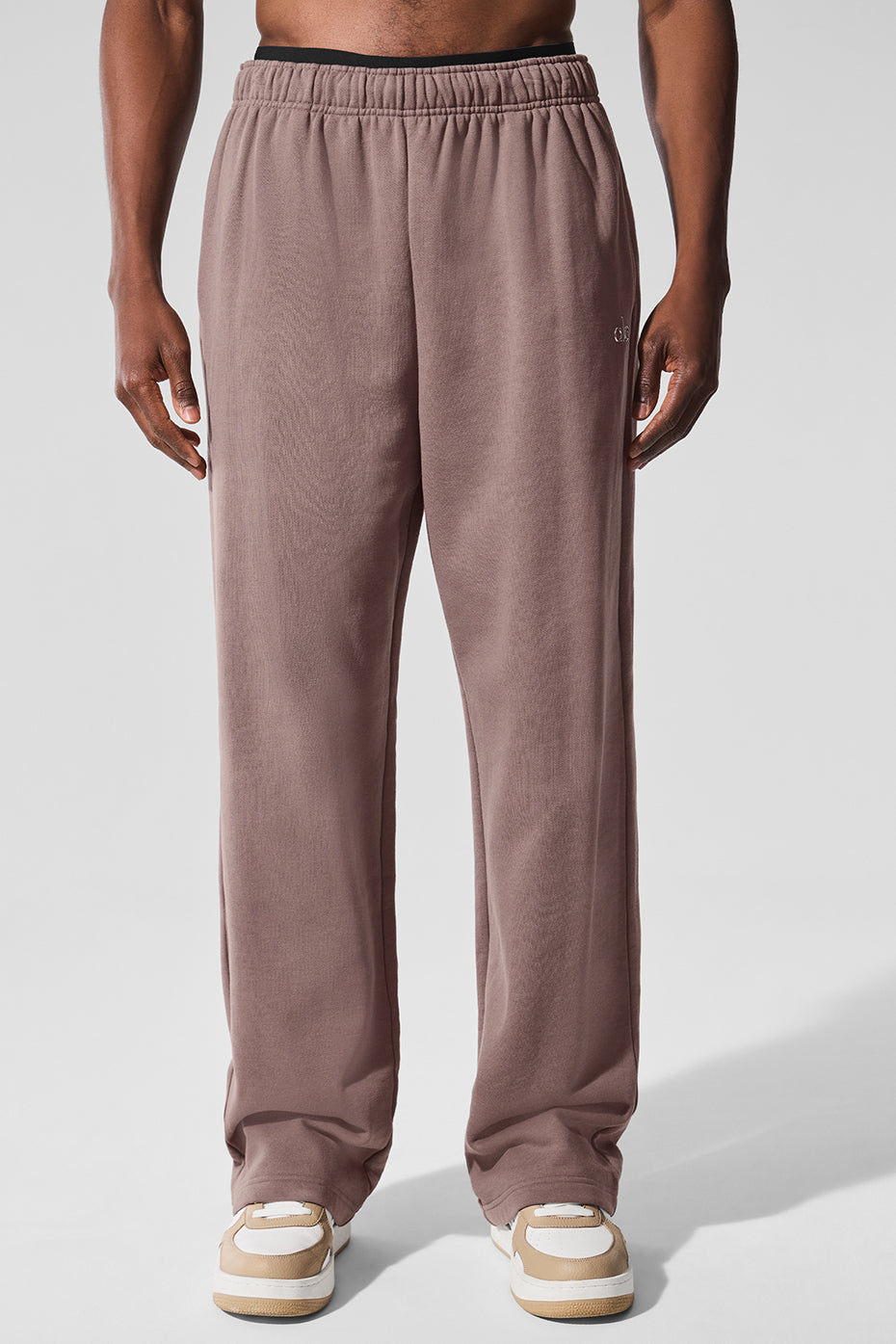 Alo Yoga Accolade Straight Leg Sweatpant - Mushroom