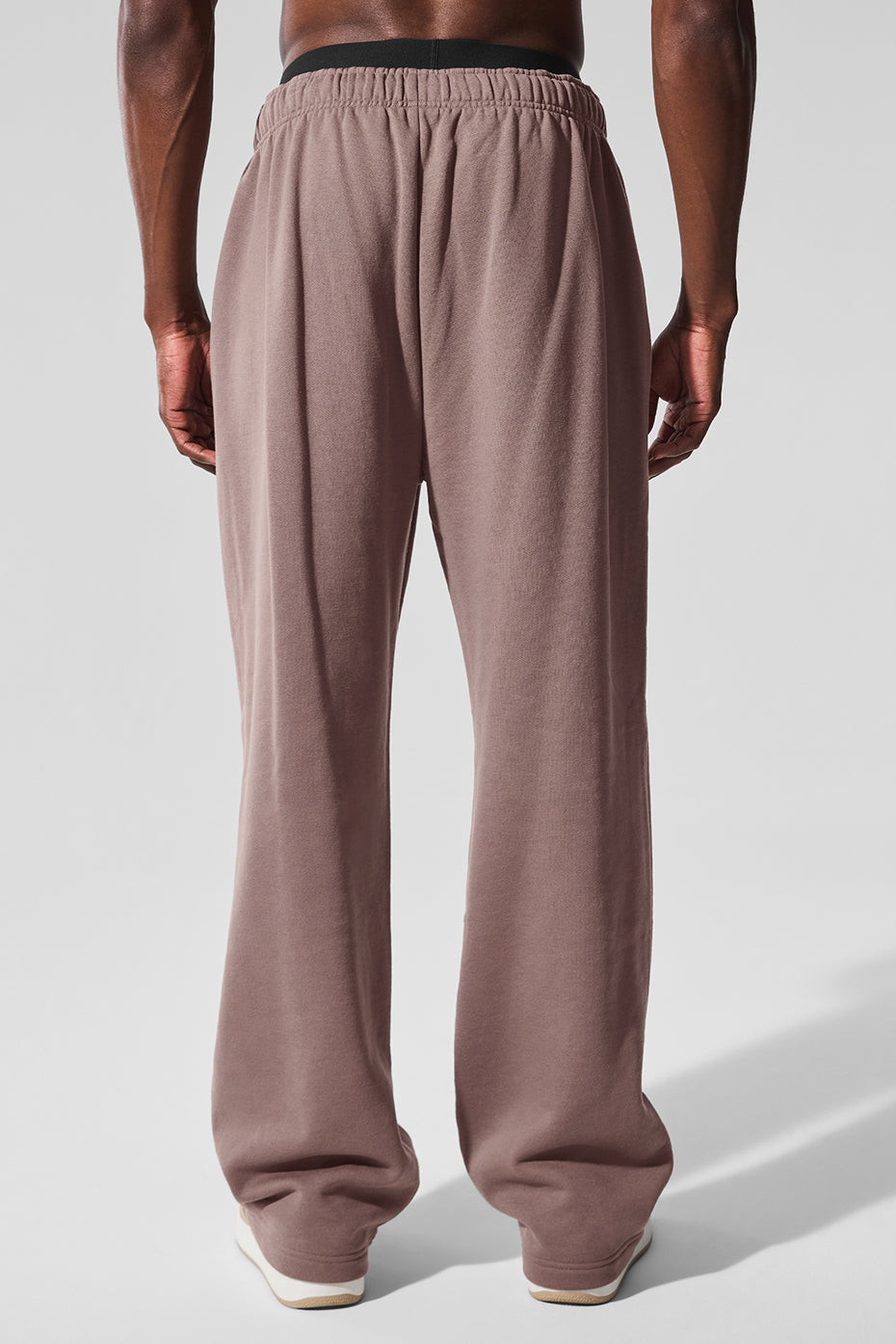 Alo Yoga Accolade Straight Leg Sweatpant - Mushroom
