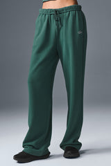 Alo Yoga Accolade Straight Leg Sweatpant - Winter Ivy