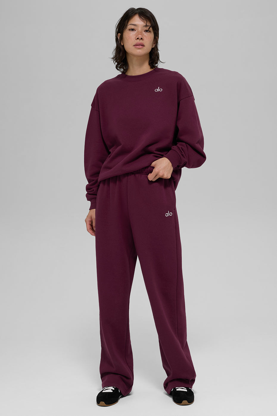 Alo Yoga Accolade Straight Leg Sweatpant - Burgundy