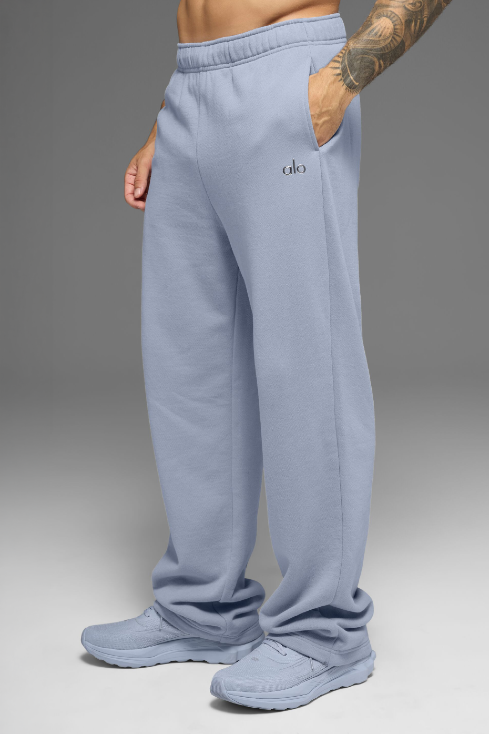 Alo Yoga Accolade Straight Leg Sweatpant - Winter Frost