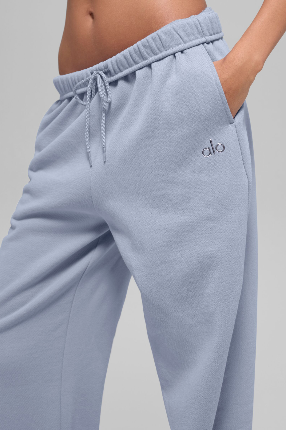 Alo Yoga Accolade Straight Leg Sweatpant - Winter Frost