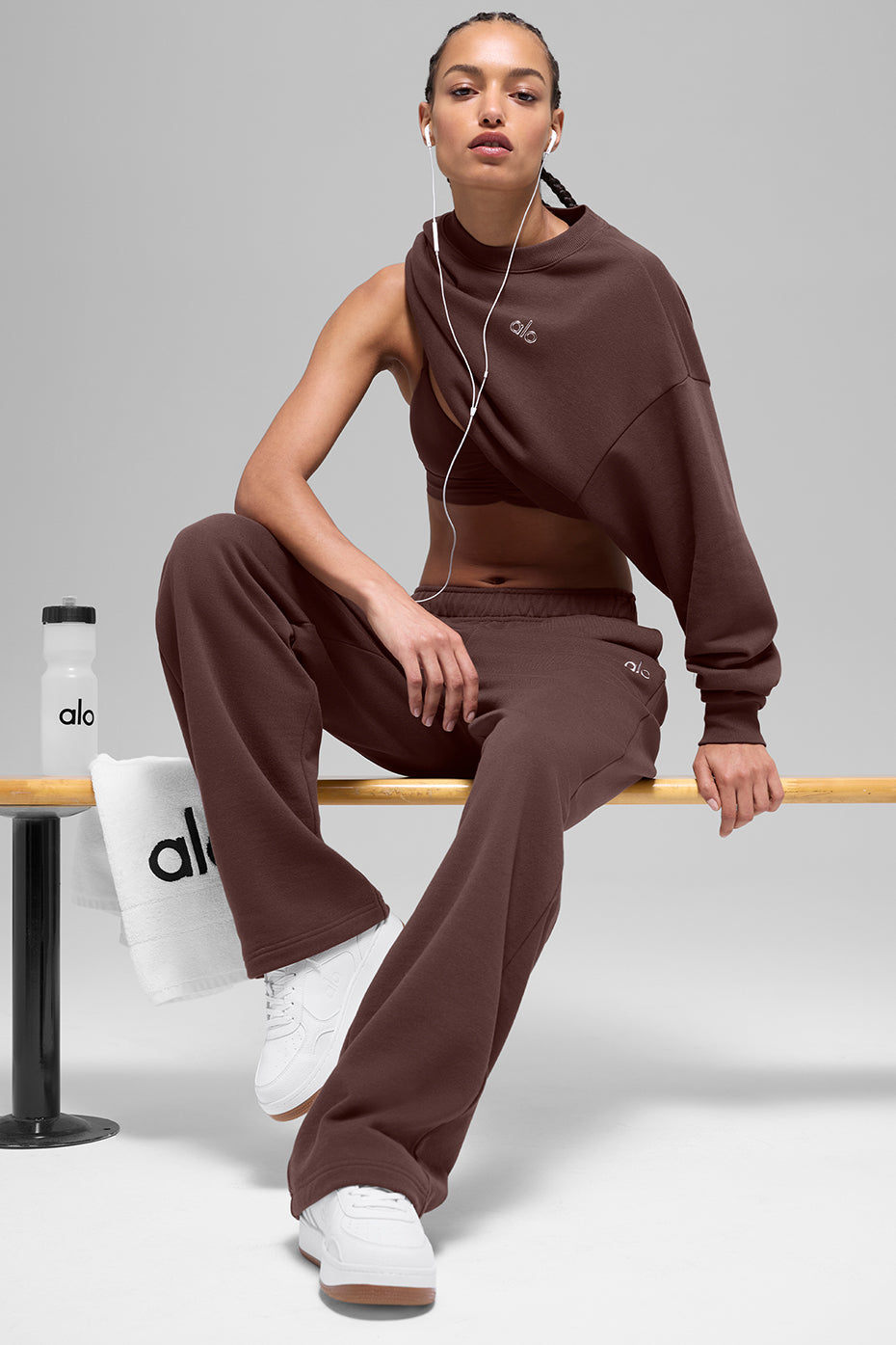 Alo Yoga Accolade Straight Leg Sweatpant - Brownstone