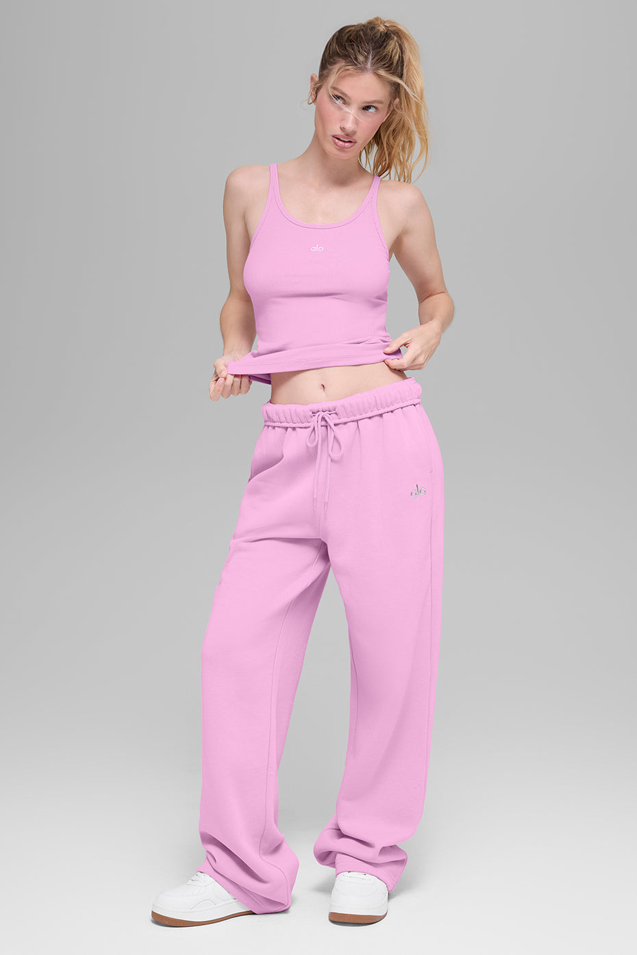 Alo Yoga Accolade Straight Leg Sweatpant - Candy Heart Pink
