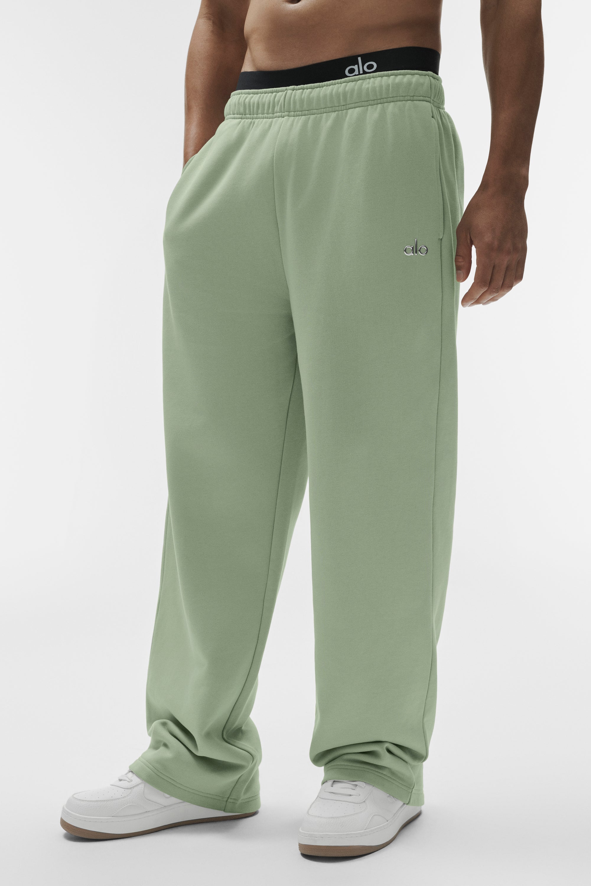 Alo Yoga Accolade Straight Leg Sweatpant - Dune Grass