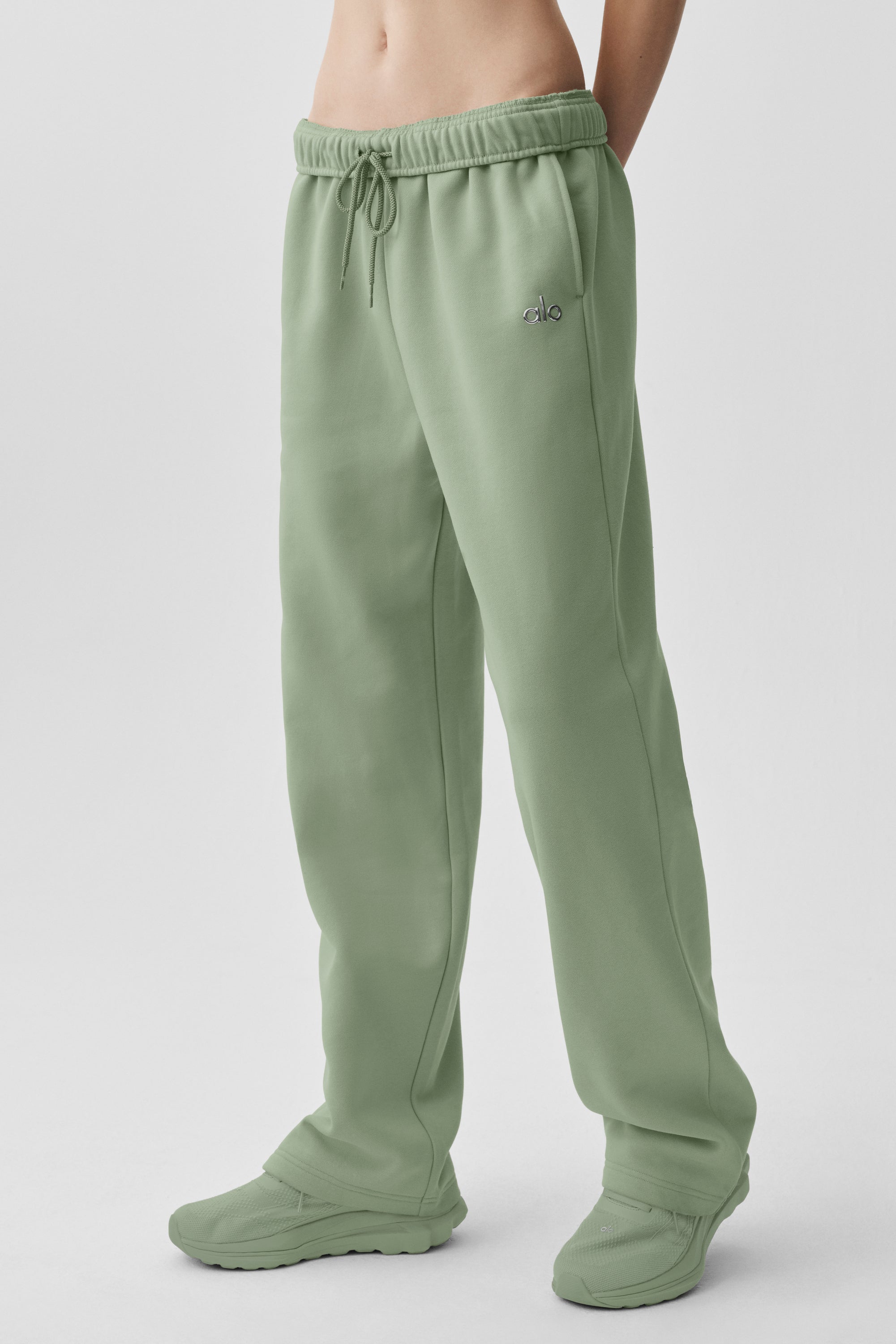 Alo Yoga Accolade Straight Leg Sweatpant - Dune Grass