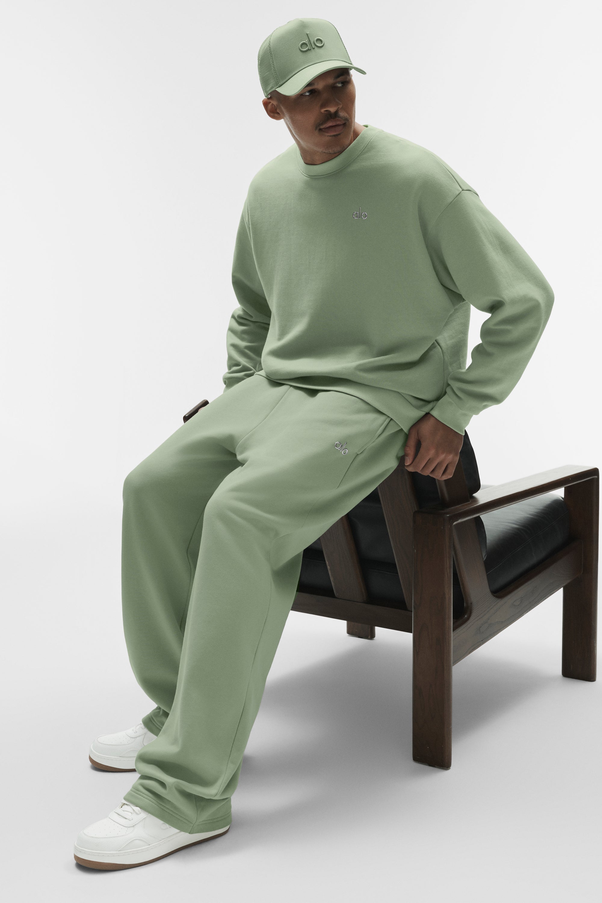 Alo Yoga Accolade Straight Leg Sweatpant - Dune Grass