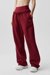 Alo Yoga Accolade Straight Leg Sweatpant - Summer Romance Red