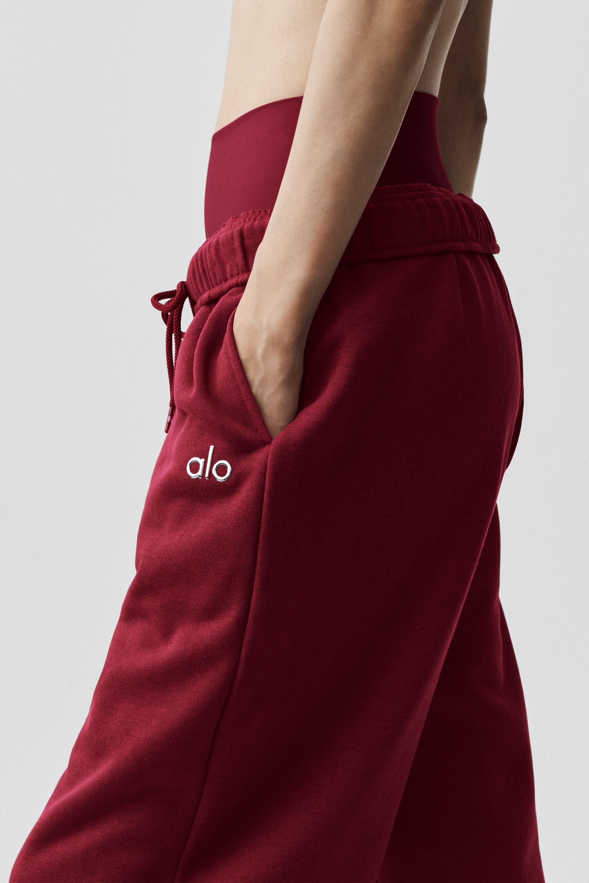 Alo Yoga Accolade Straight Leg Sweatpant - Summer Romance Red