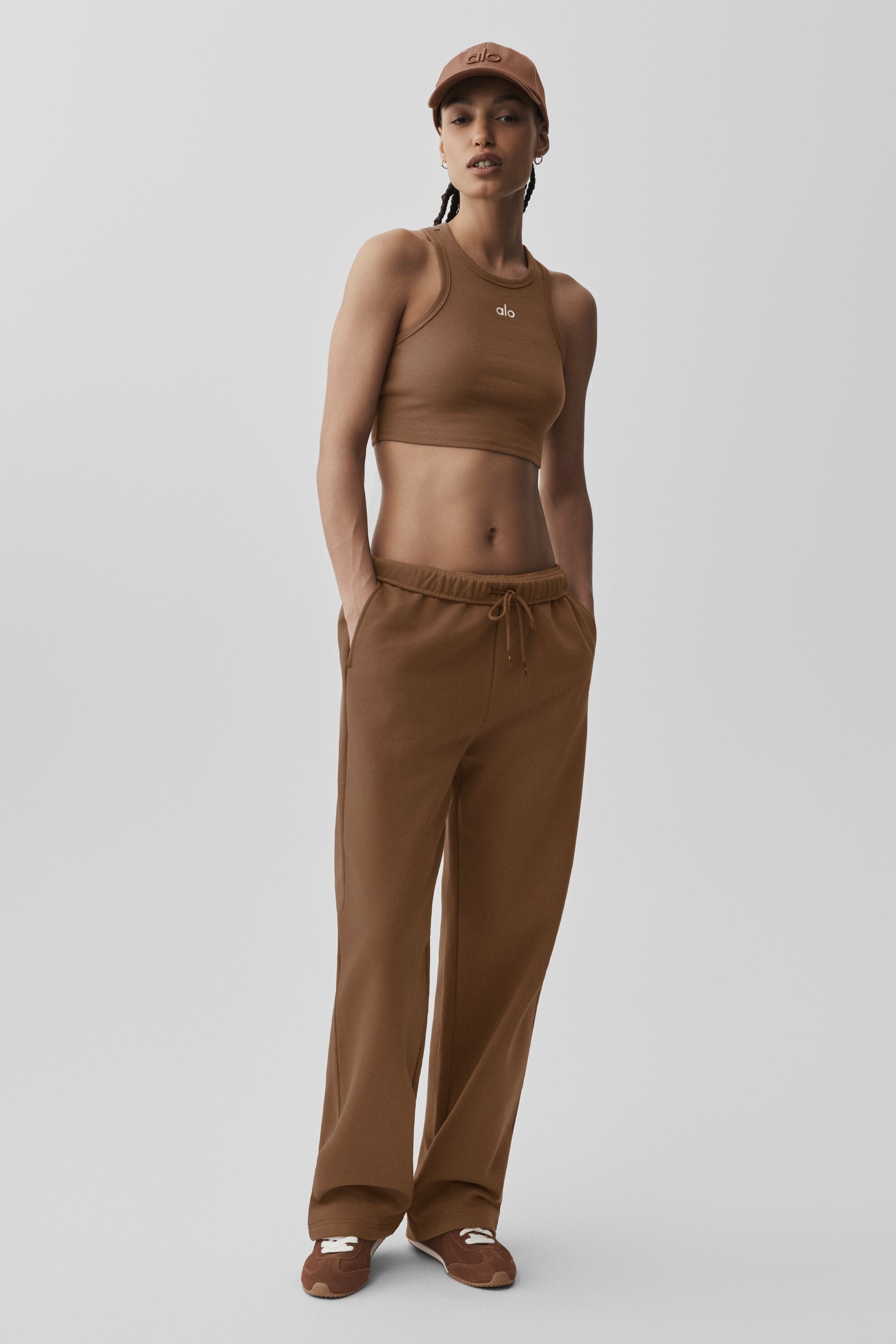 Alo Yoga Accolade Straight Leg Sweatpant - Sun Kissed Brown
