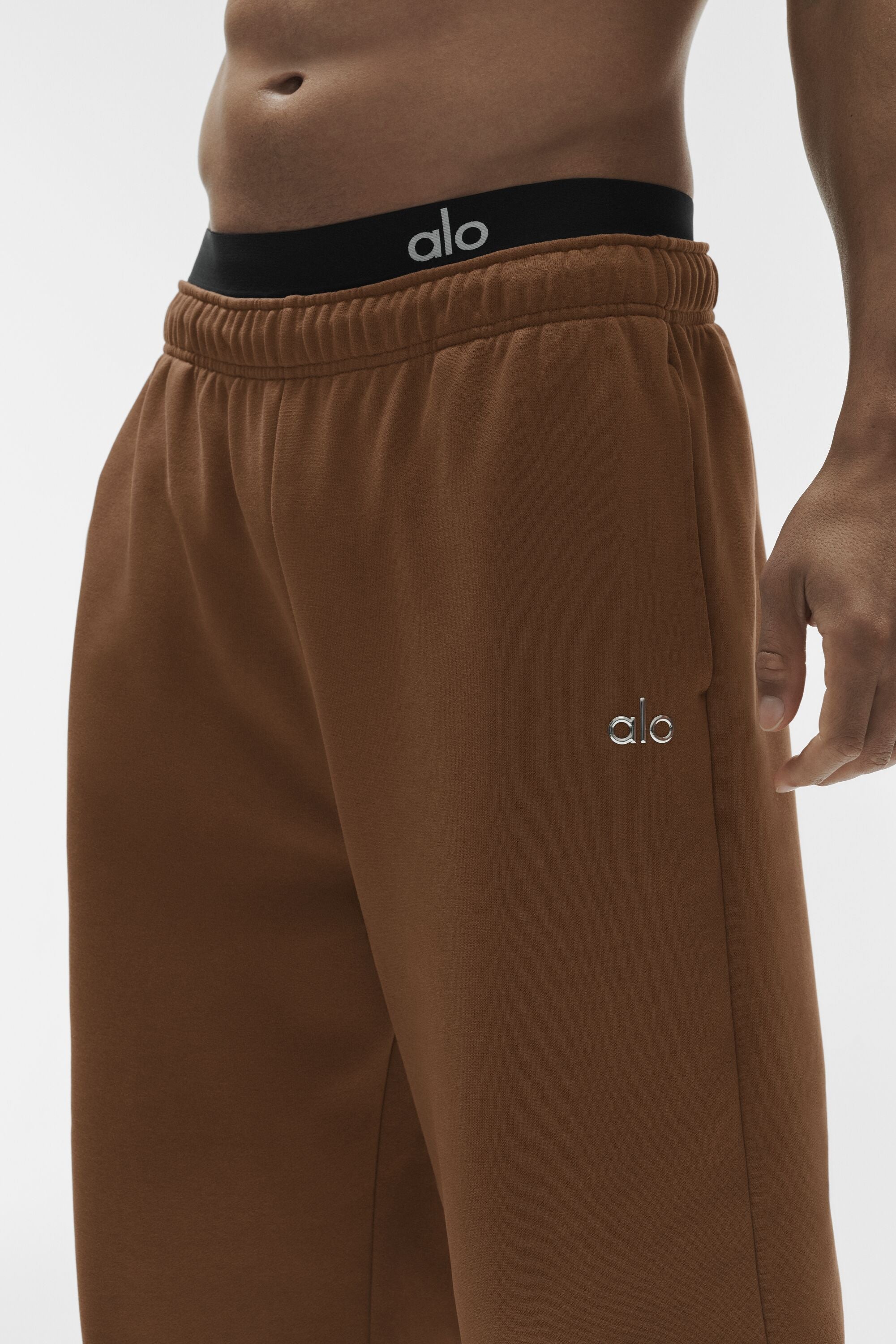 Alo Yoga Accolade Straight Leg Sweatpant - Sun Kissed Brown