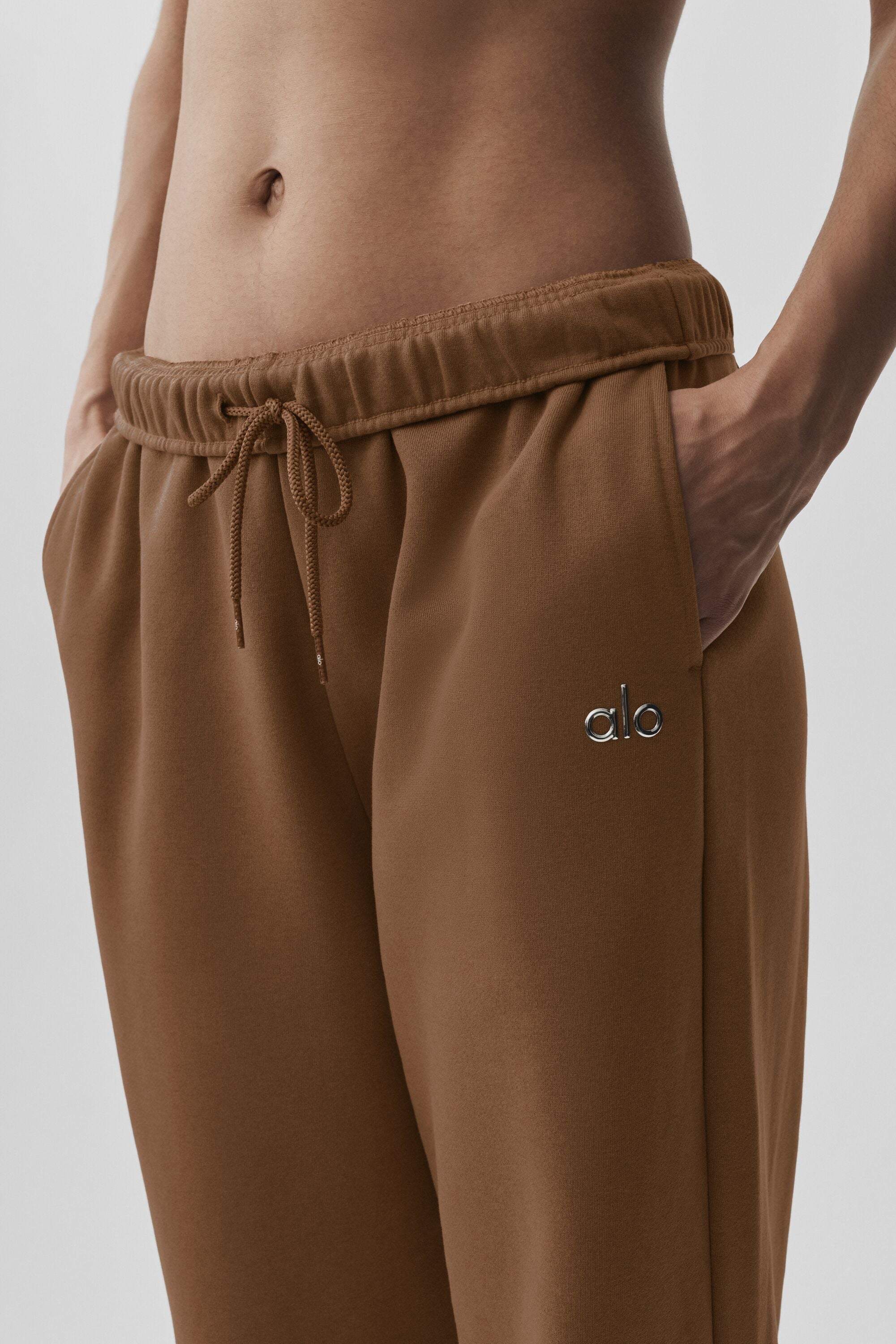 Alo Yoga Accolade Straight Leg Sweatpant - Sun Kissed Brown