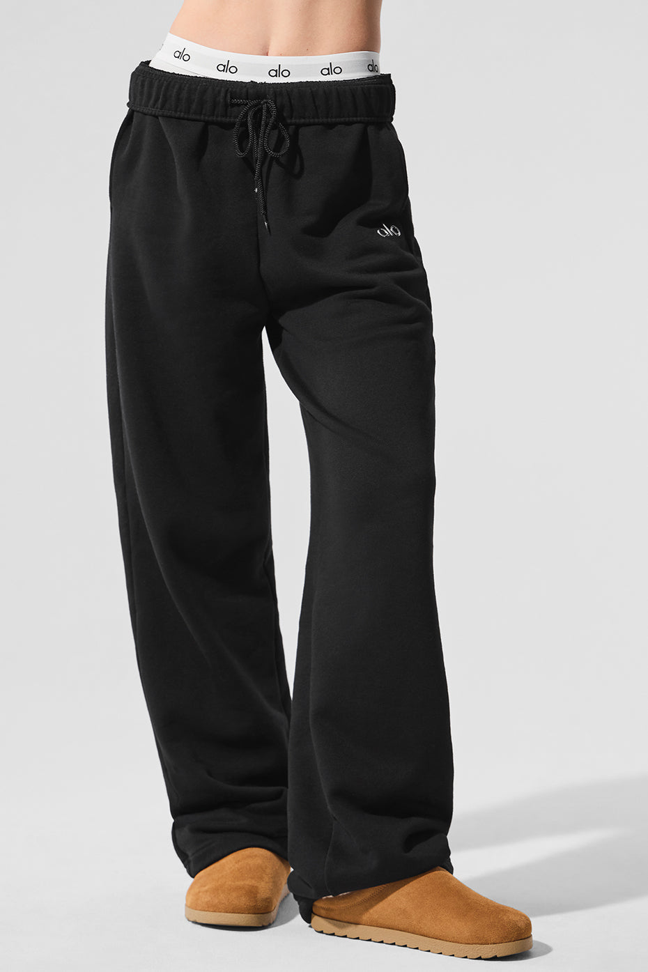 Alo Yoga Accolade Straight Leg Sweatpant - Black