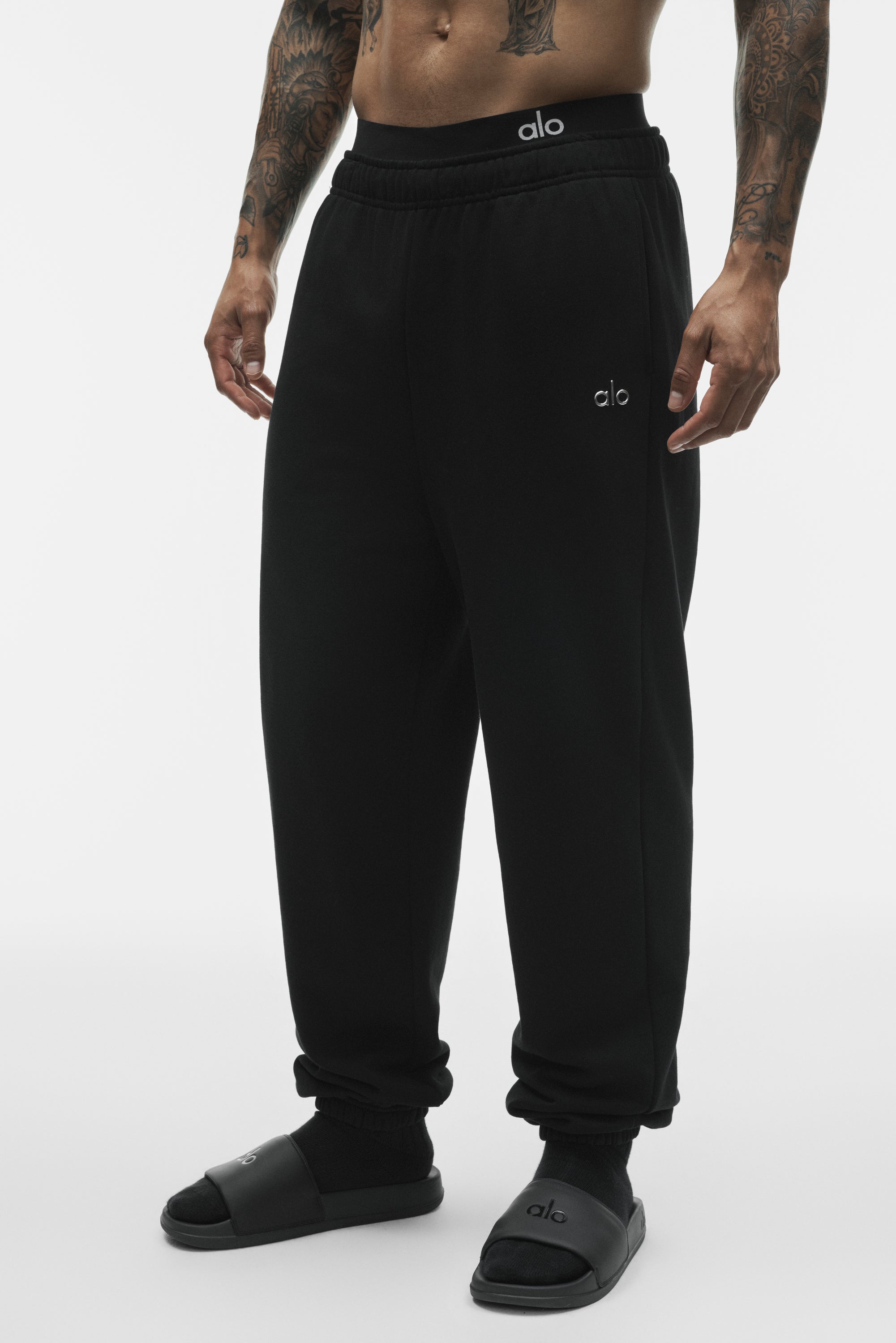 Alo Yoga Accolade Sweatpant - Black