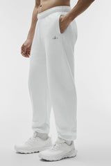 Alo Yoga Accolade Sweatpant - White
