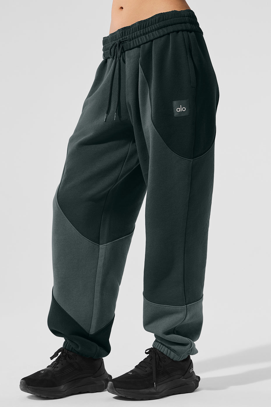 Alo Yoga Make Waves Sweatpant - Charcoal Green Tonal