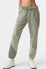 Alo Yoga Make Waves Sweatpant - Limestone Tonal