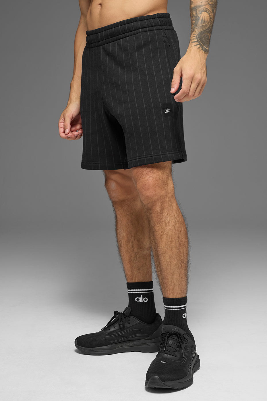 Alo Yoga 7" Pinstripe Short - Black Pinstripe