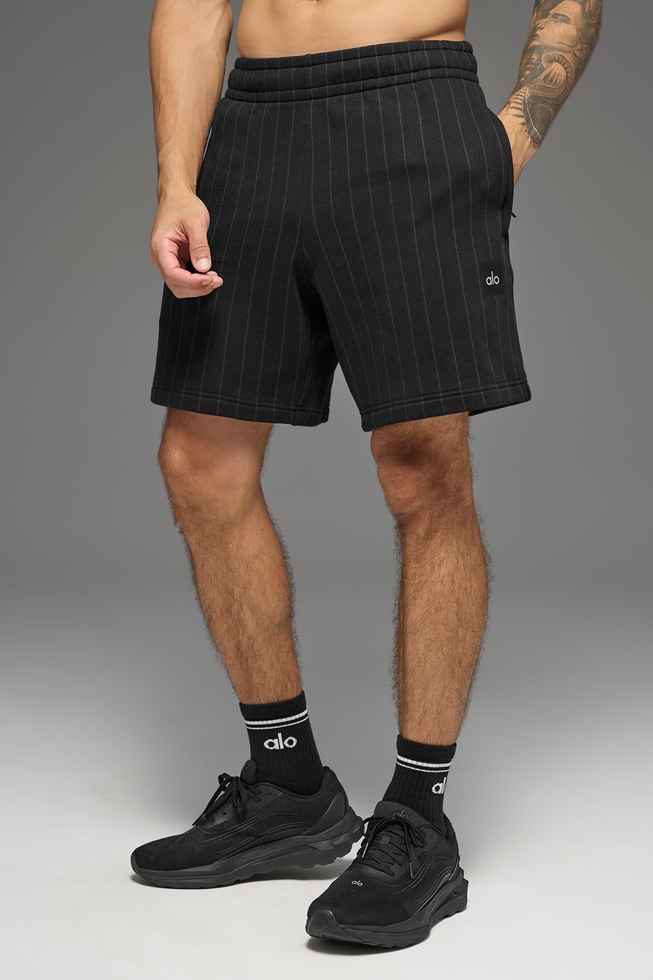 Alo Yoga 7" Pinstripe Short - Black Pinstripe