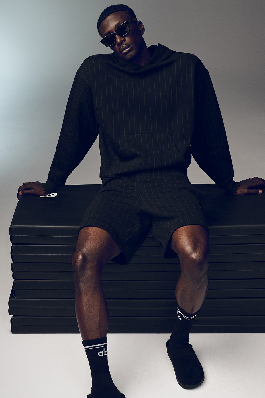 Alo Yoga 7" Pinstripe Short - Black Pinstripe
