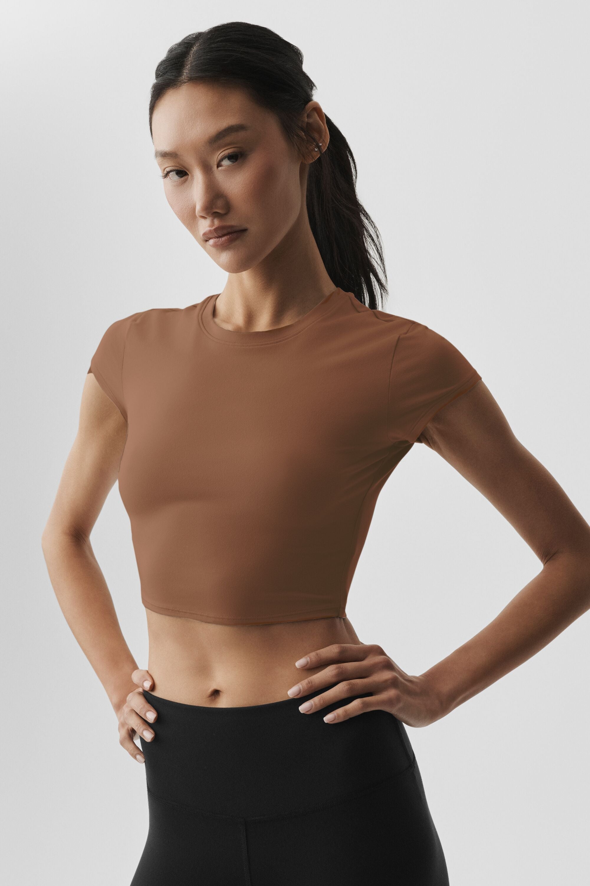 Alo Yoga Alosoft Crop Finesse Short Sleeve - Sun Kissed Brown